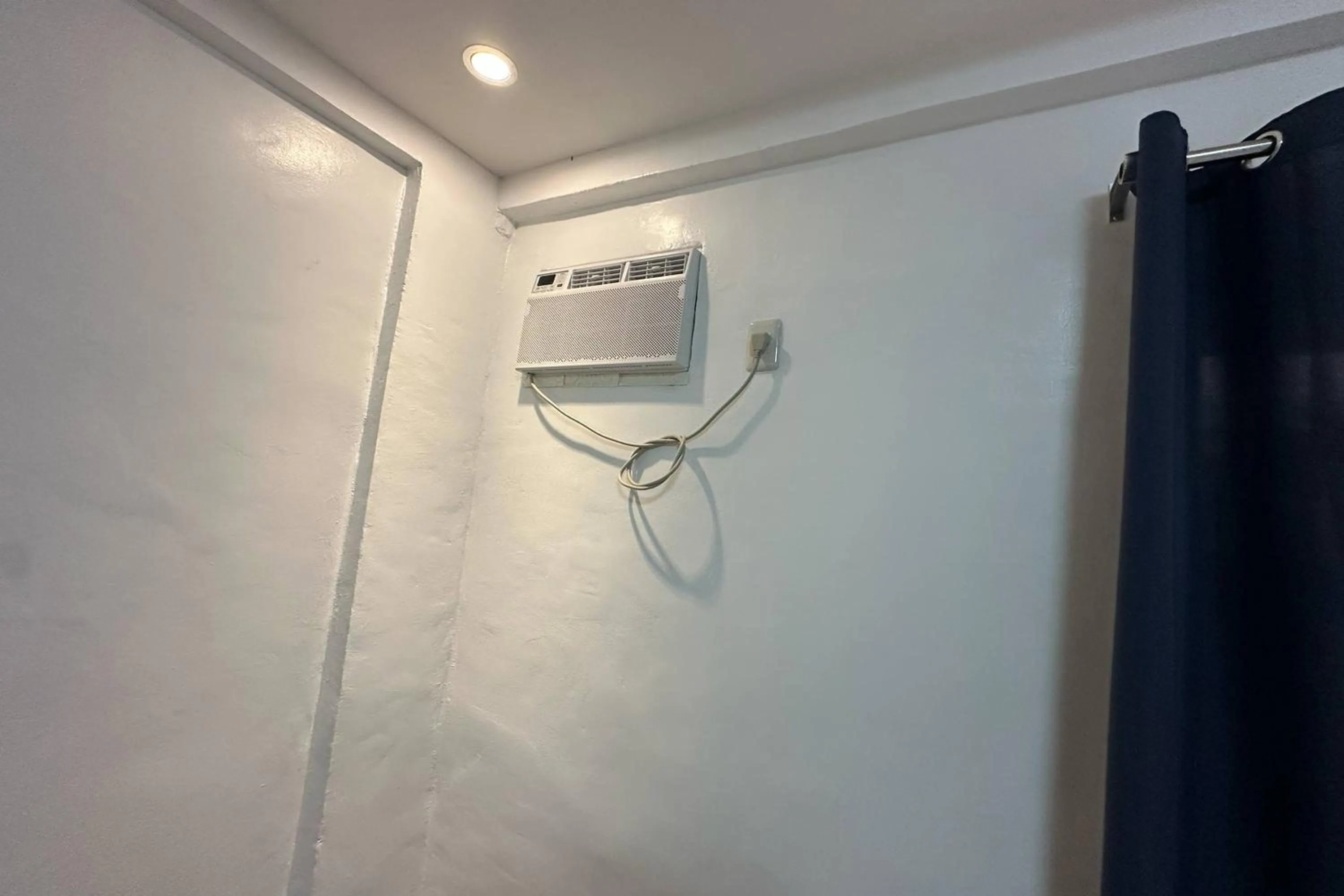 Bathroom in White-Beach Hideaway Resort Puerto Galera