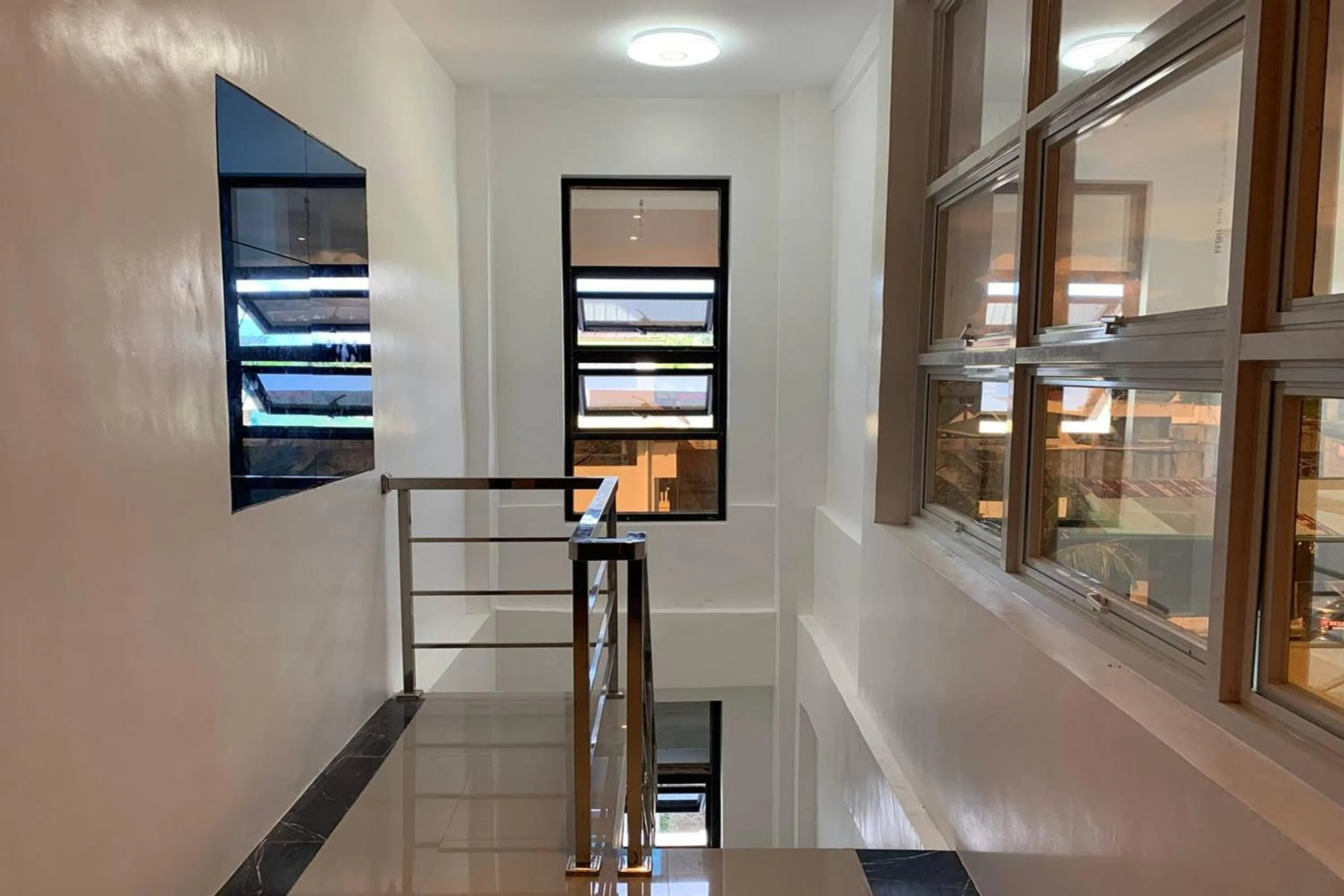 Area and facilities in White-Beach Hideaway Resort Puerto Galera