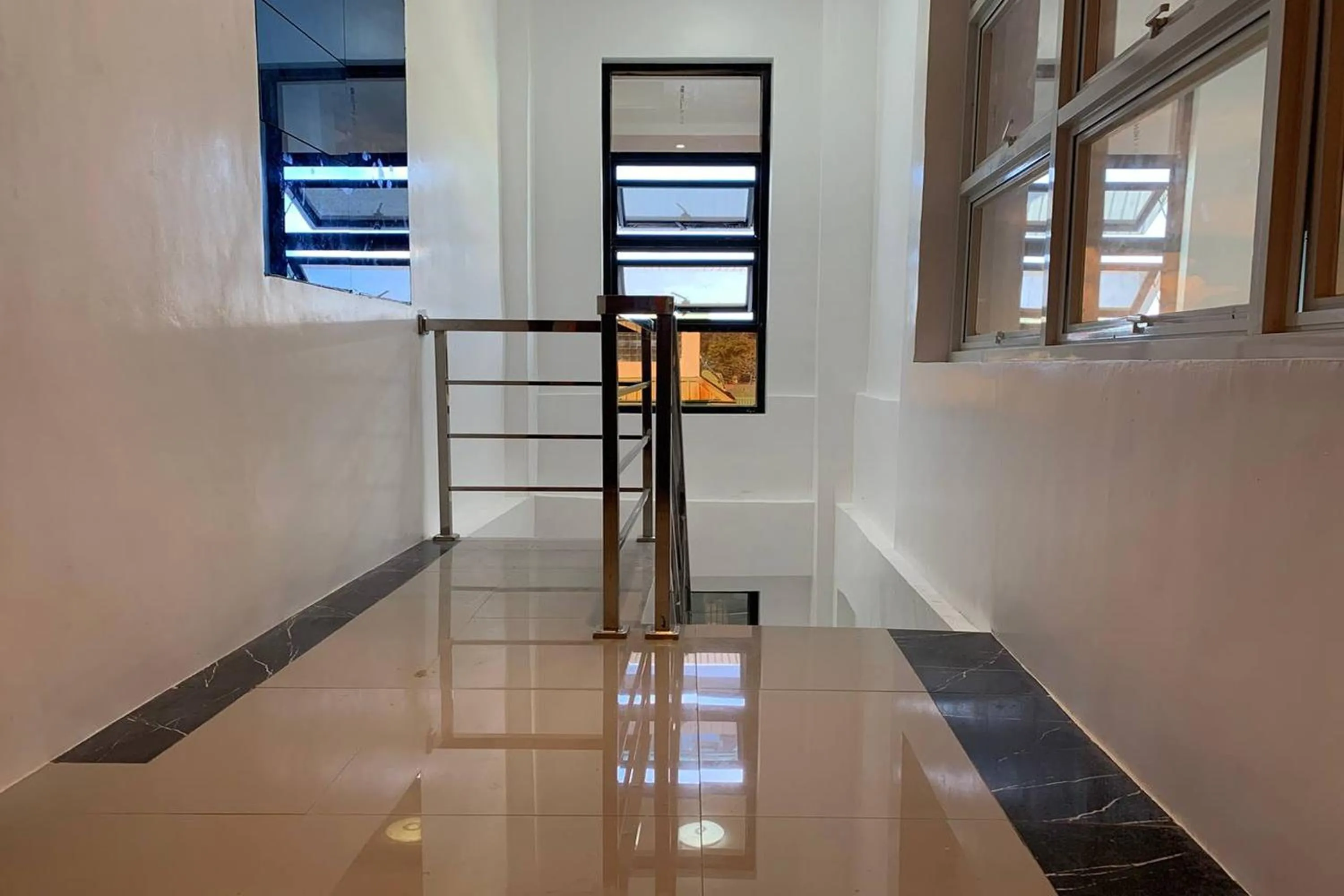 Area and facilities in White-Beach Hideaway Resort Puerto Galera