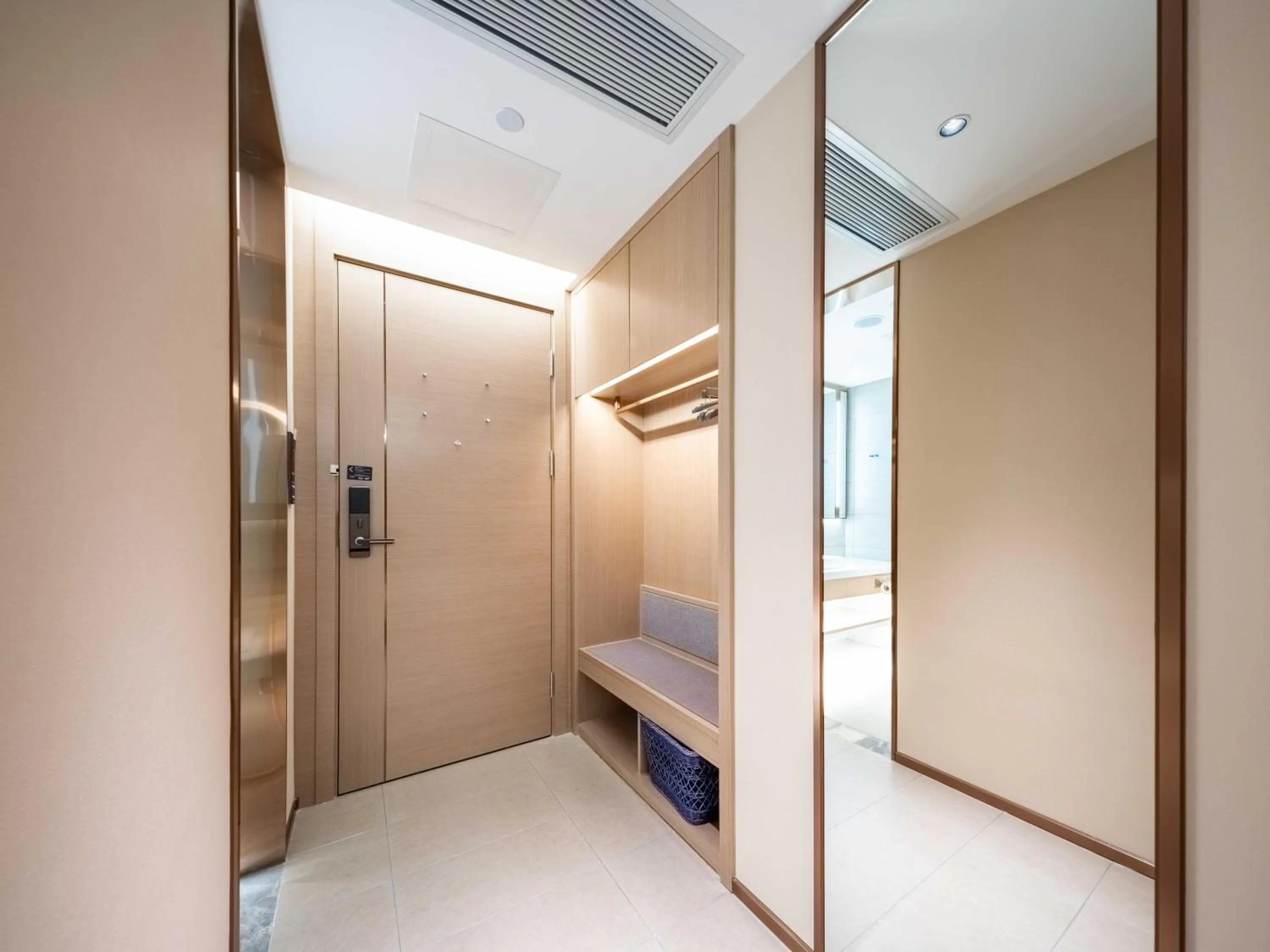 wardrobe, Bed in Lavande Hotel Dongguan Dongkeng