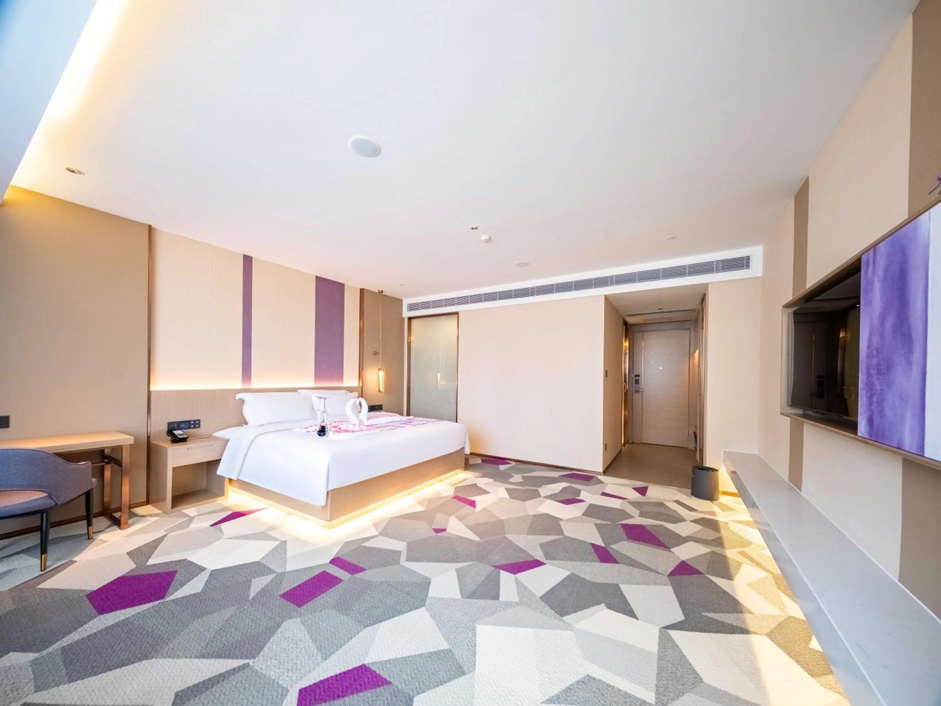 Photo of the whole room, Bed in Lavande Hotel Dongguan Dongkeng