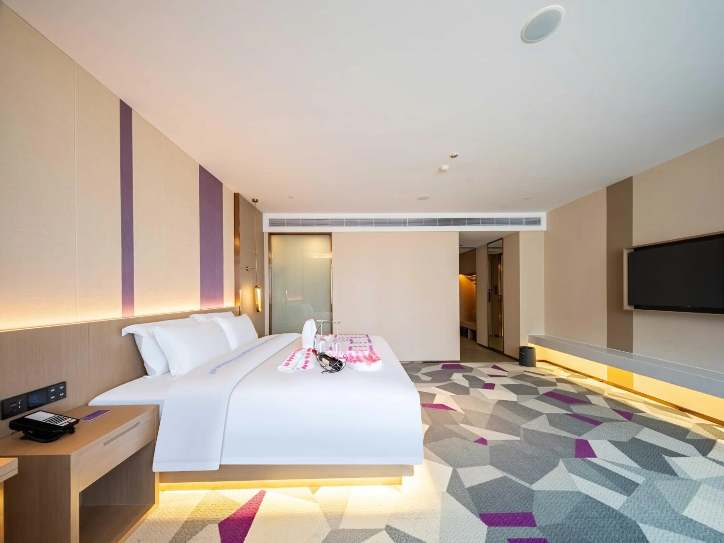 Photo of the whole room, Bed in Lavande Hotel Dongguan Dongkeng