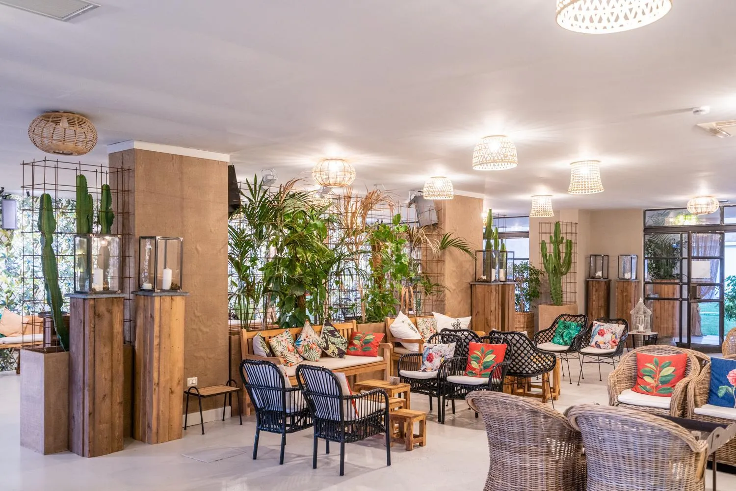 Restaurant/places to eat in Capo Peloro Hotel