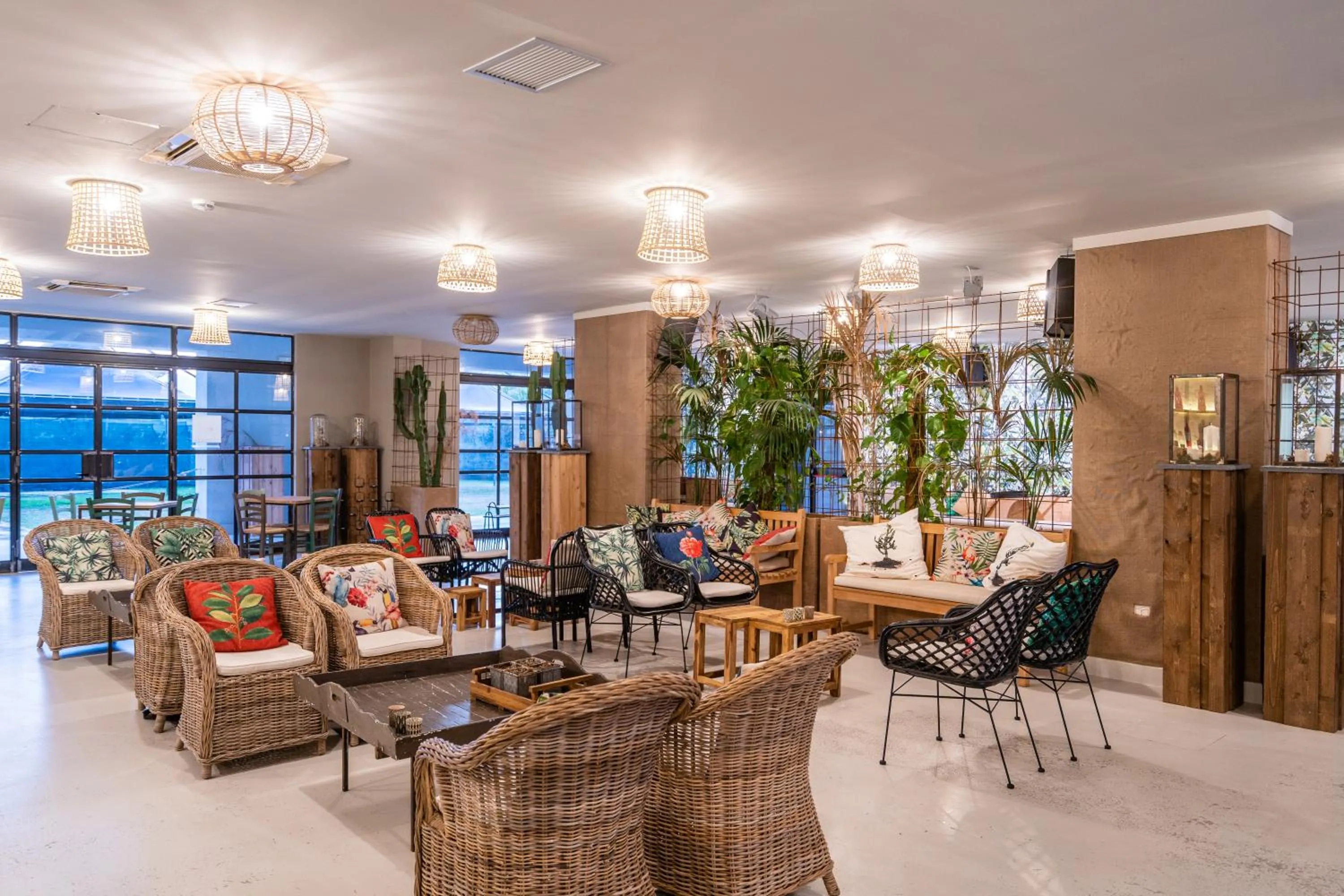 Restaurant/places to eat in Capo Peloro Hotel