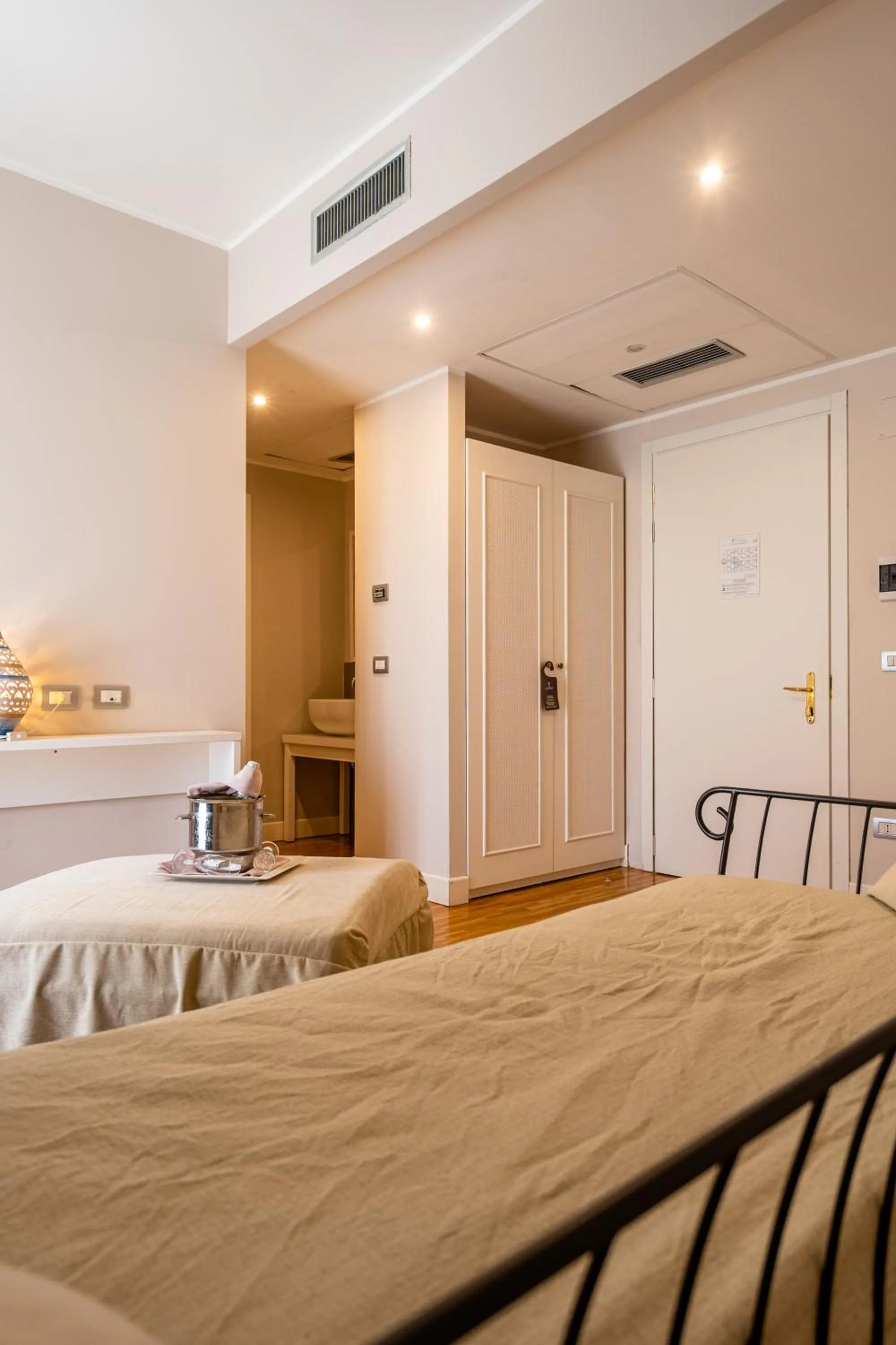 Photo of the whole room, Bed in Capo Peloro Hotel