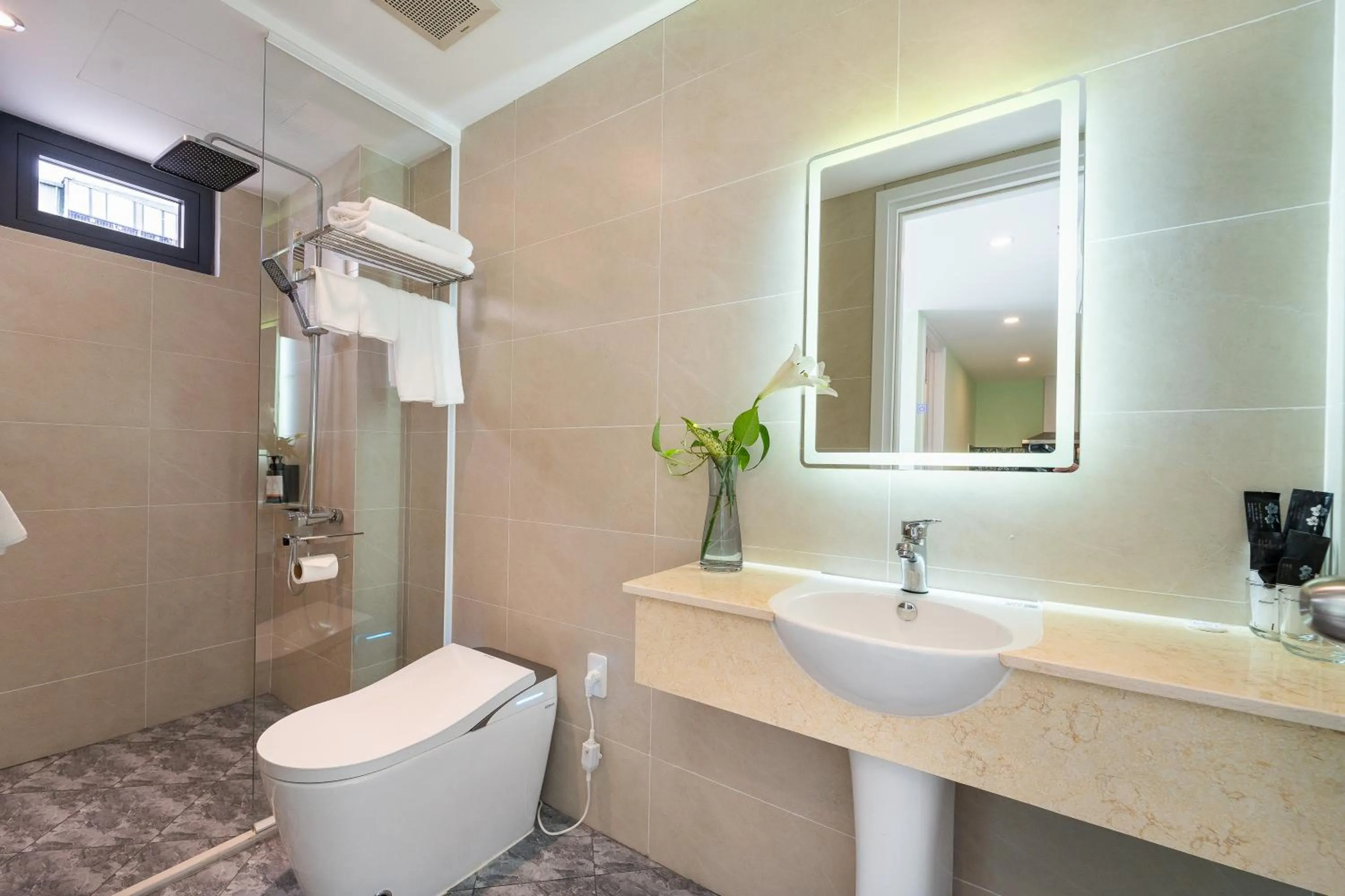 Shower in Nicecy Hotel - Trương Quyền