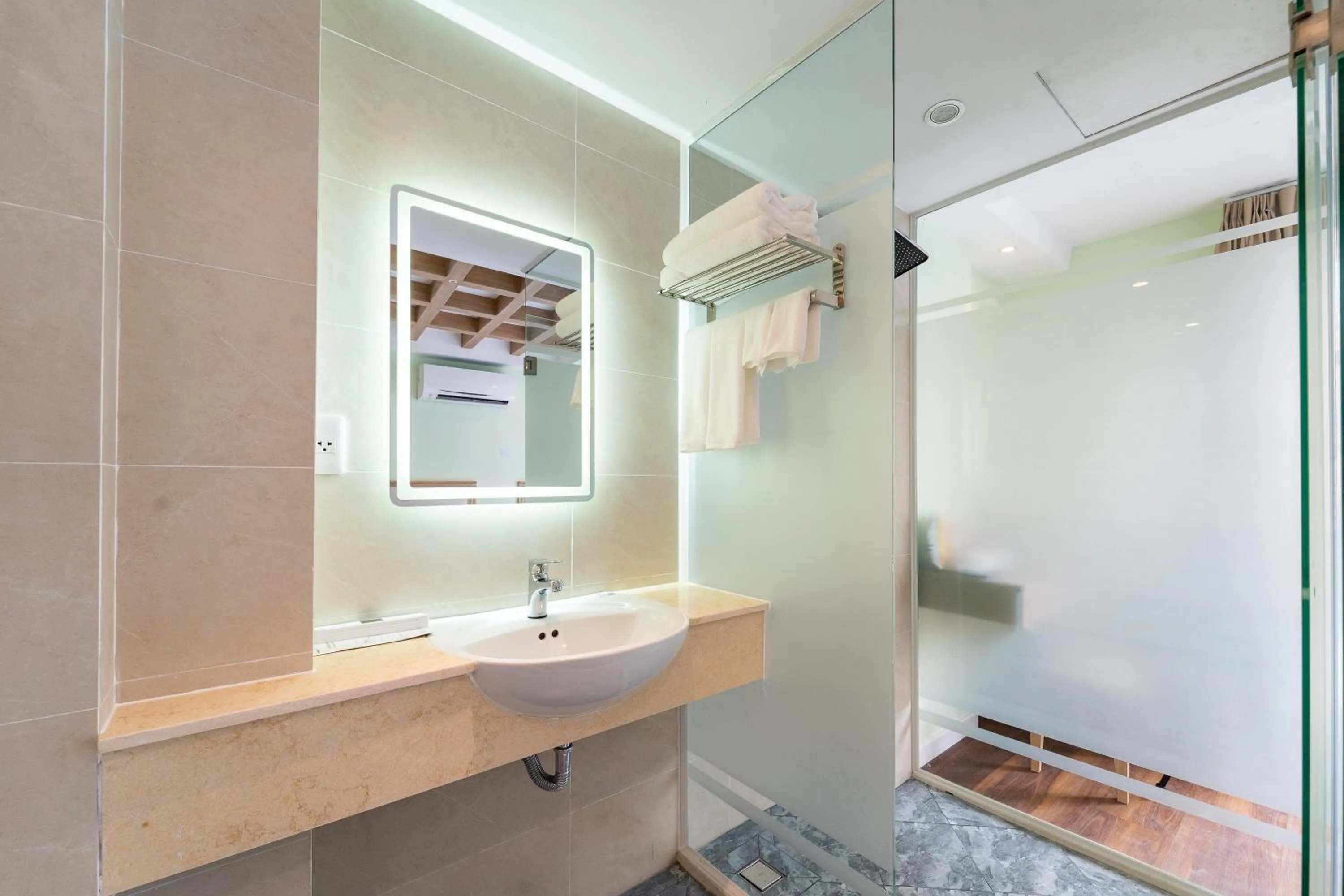 Bathroom in Nicecy Hotel - Trương Quyền