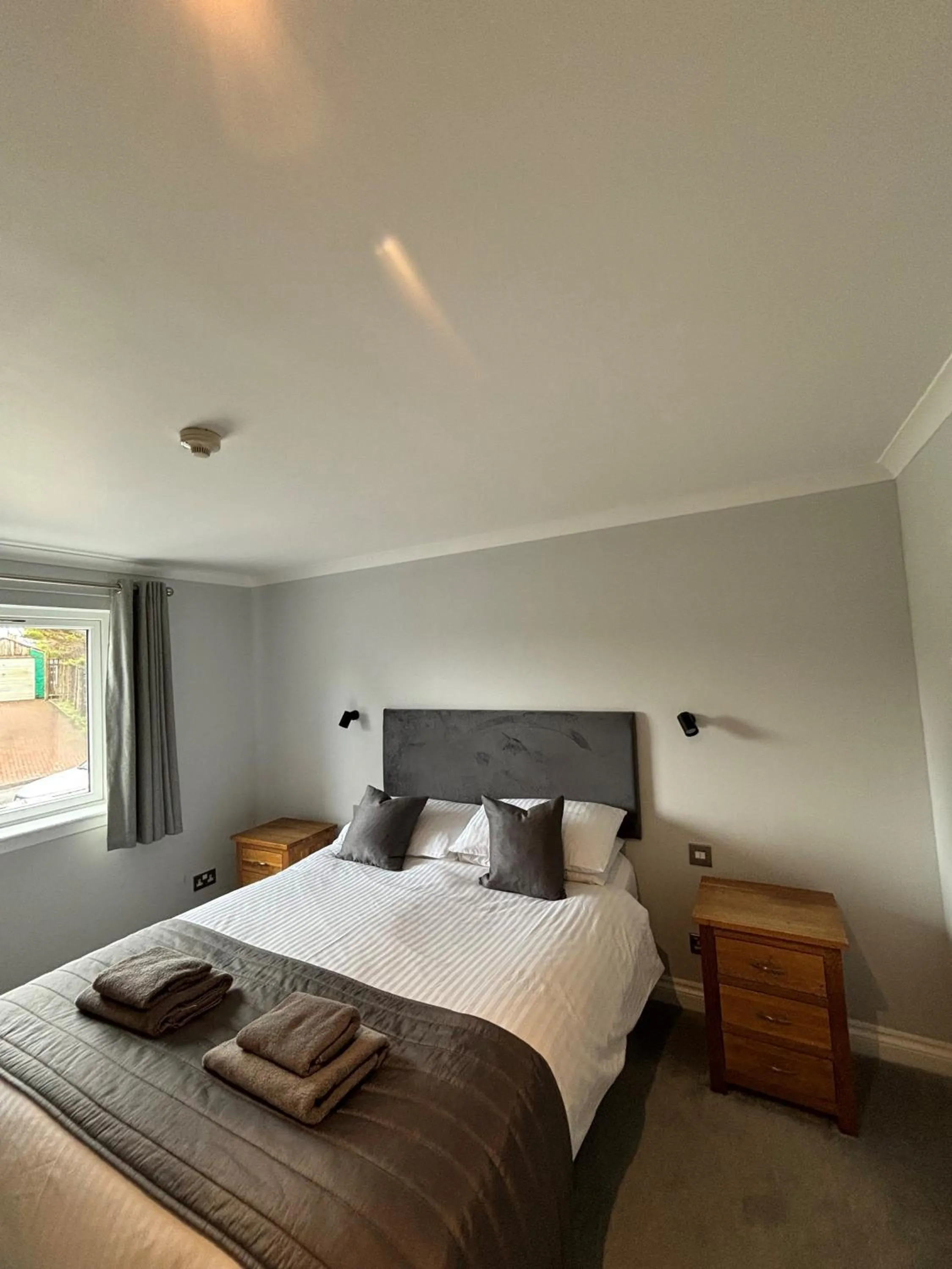 Bedroom, Bed in Oyster Inn Connel