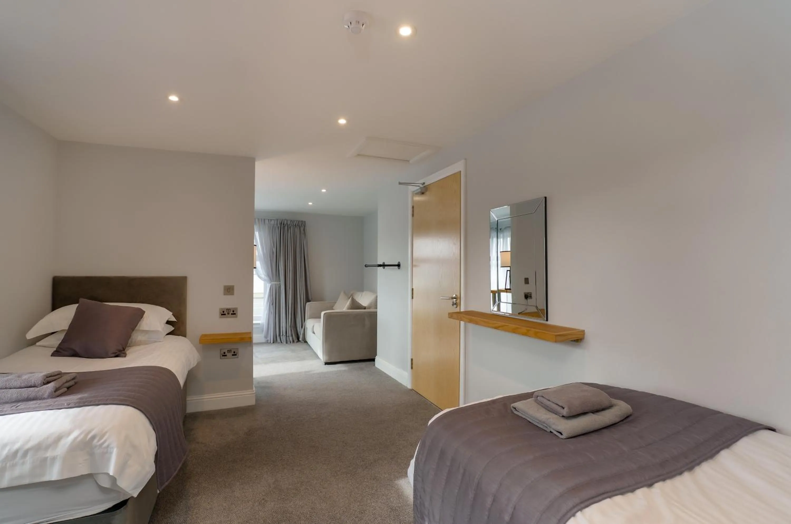 Photo of the whole room, Bed in Oyster Inn Connel