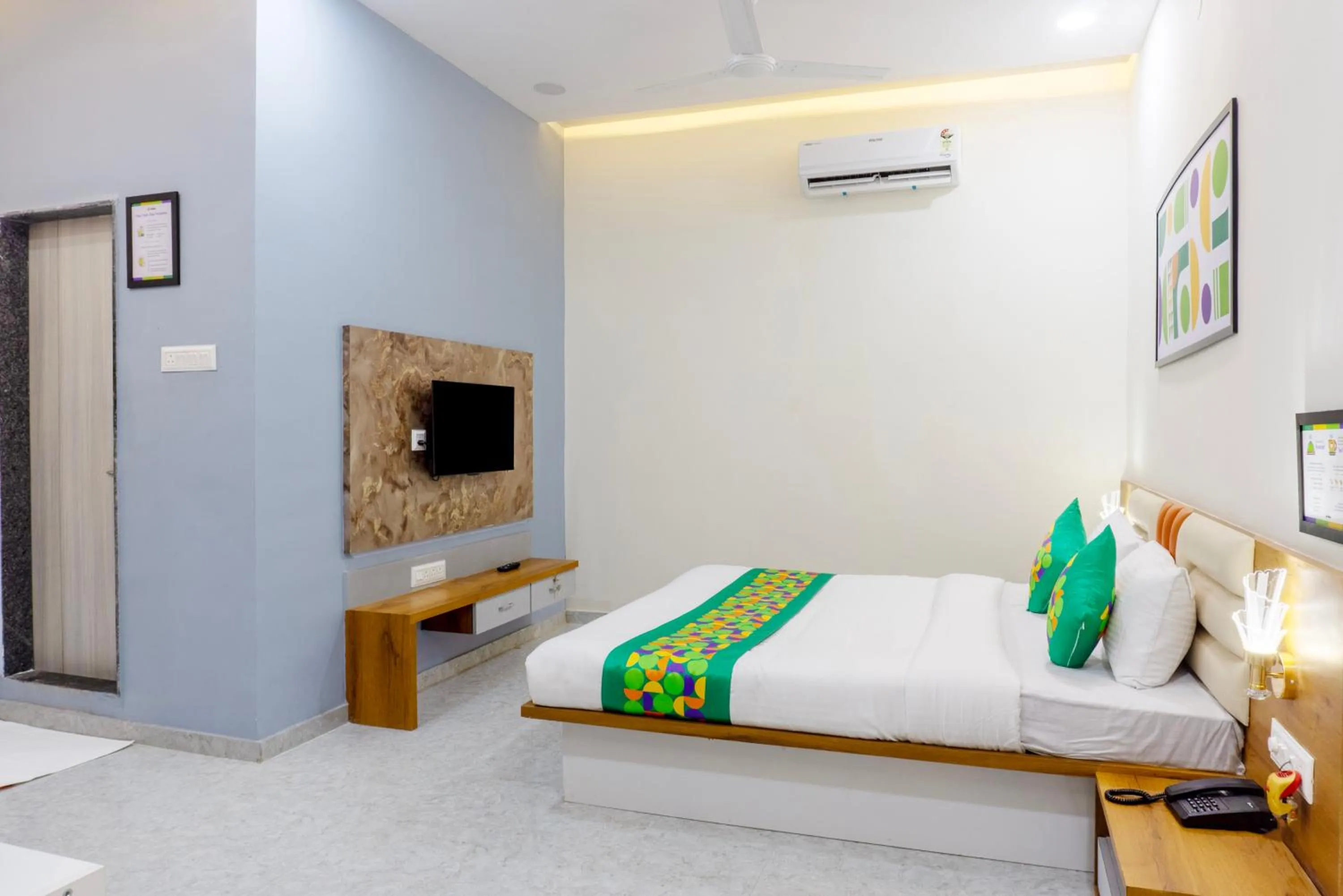 Bedroom, Bed in Treebo Aura Inn Regency