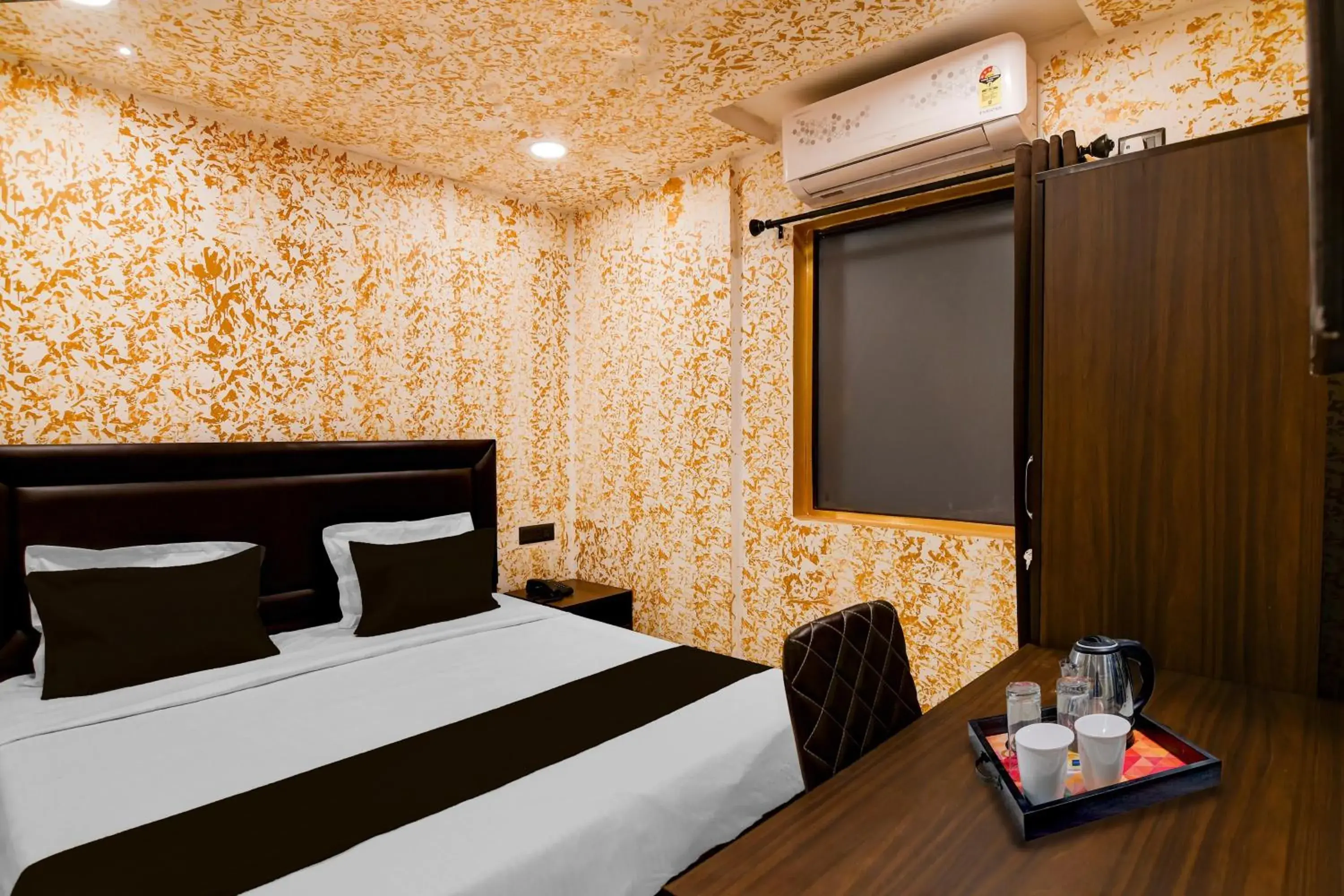 Classic Triple Room - single occupancy in Super Townhouse Oak Sealdah Railway Station Near Creek Row Classic Triple Room - single occupancy in Super Townhouse Oak Sealdah Railway Station Near Creek Row
