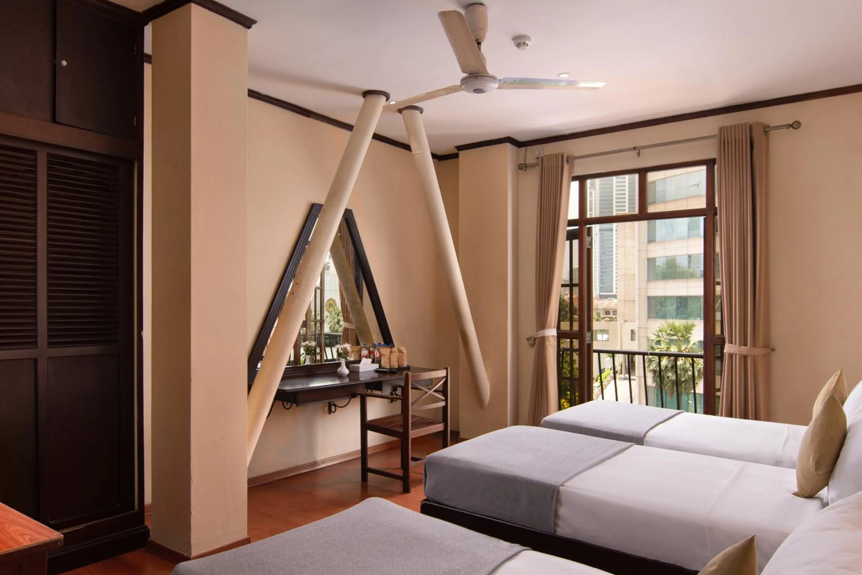 Triple Room with City View in Oak Ray Colombo City Hotel
