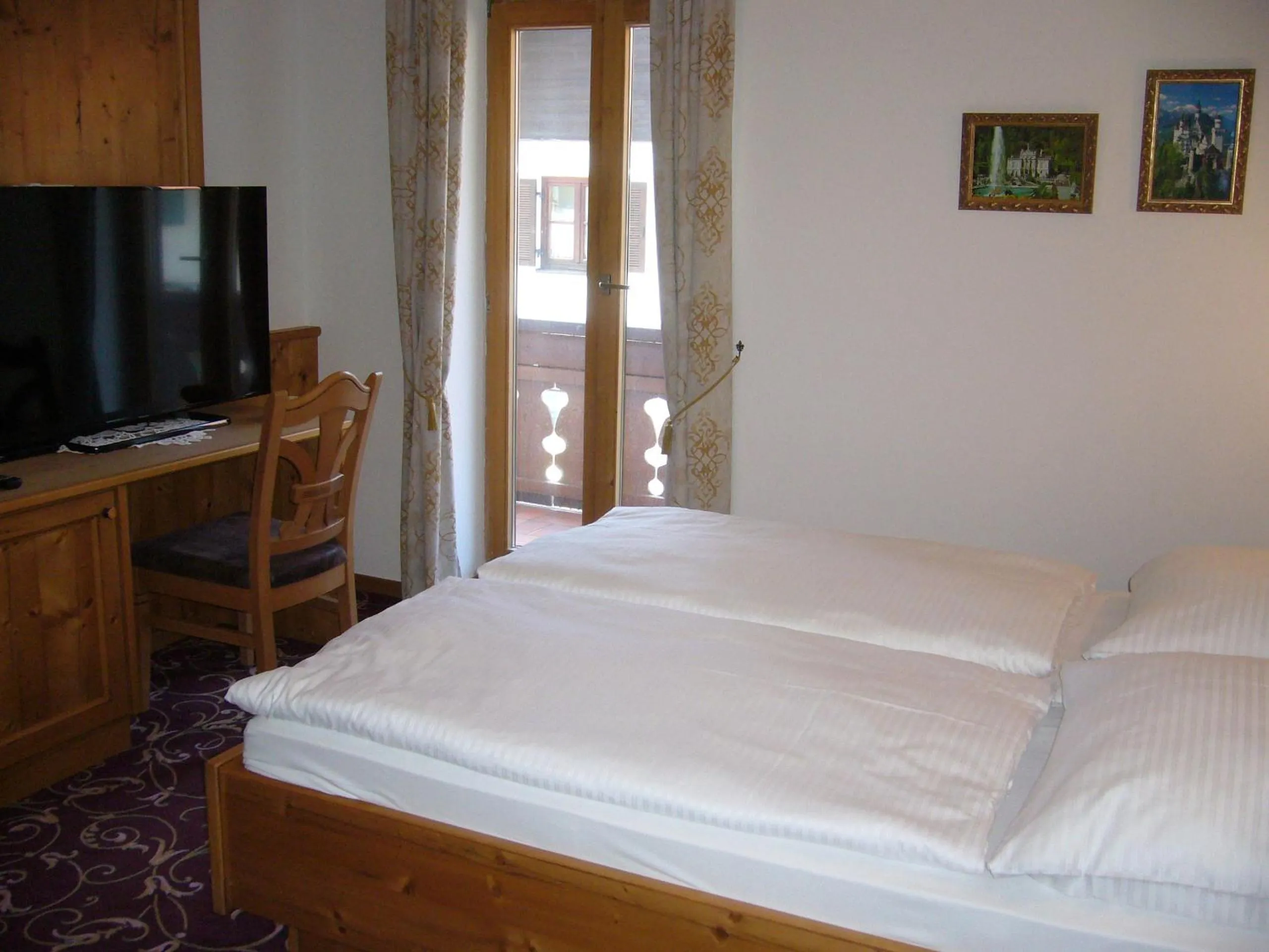 TV and multimedia, Bed in Alpenhotel Pfaffenwinkel