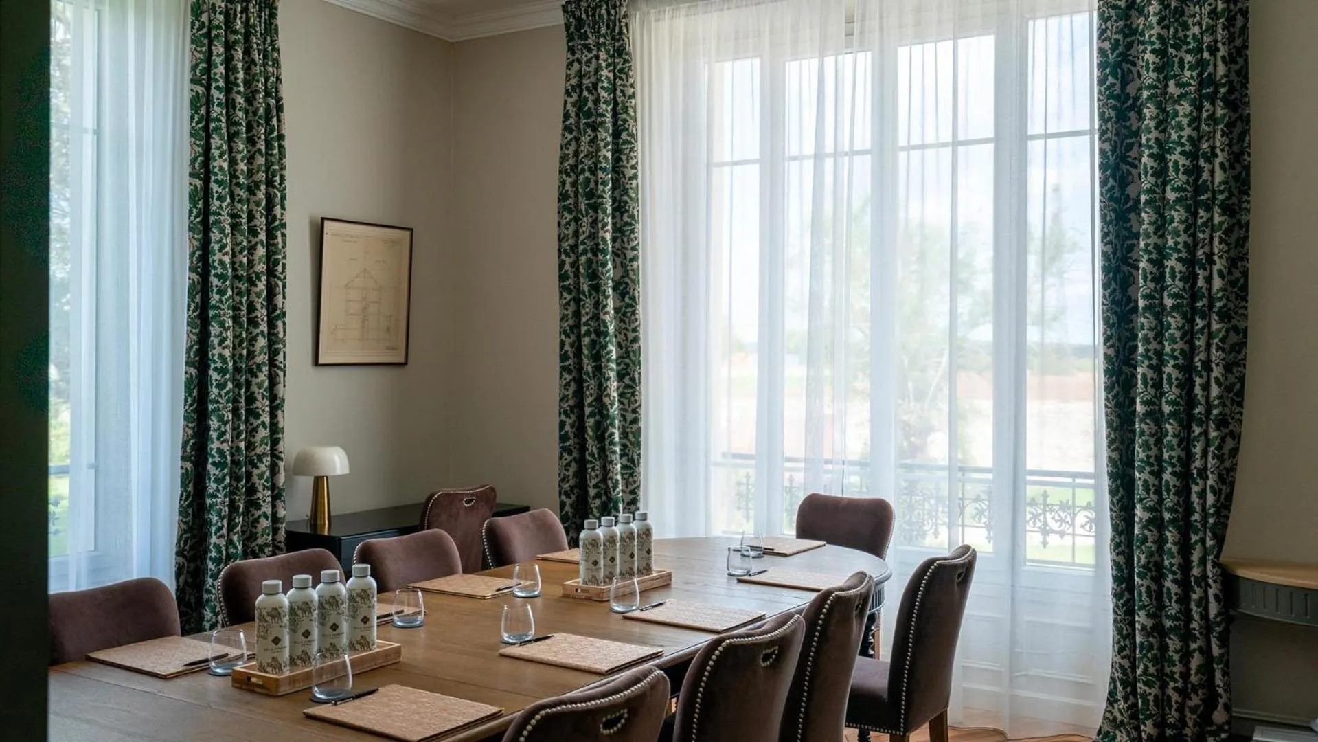 Meeting/conference room in Villa Edmond Hôtel & Spa - Maison Blanche Bièvres