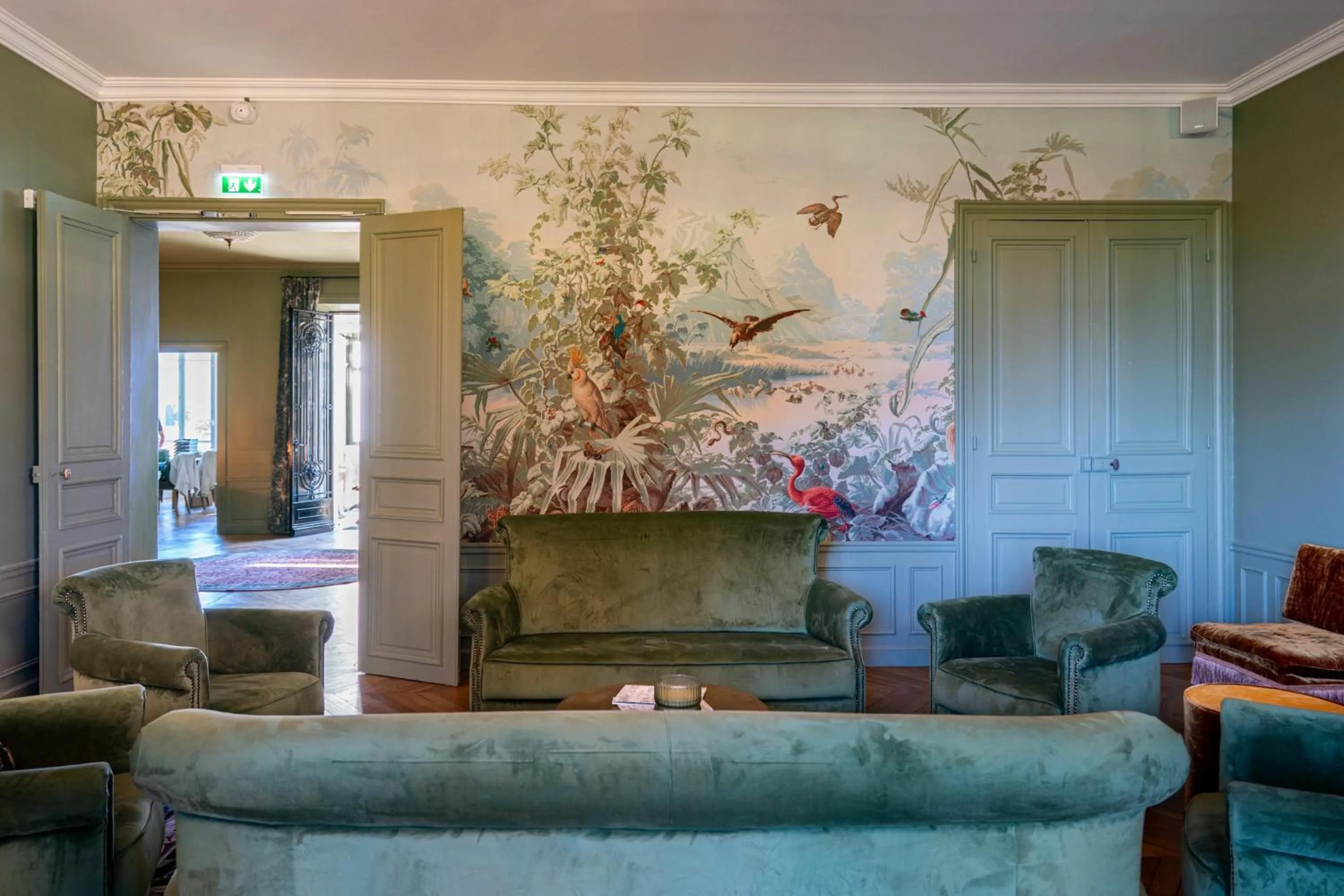 Lobby or reception in Villa Edmond Hôtel & Spa - Maison Blanche Bièvres