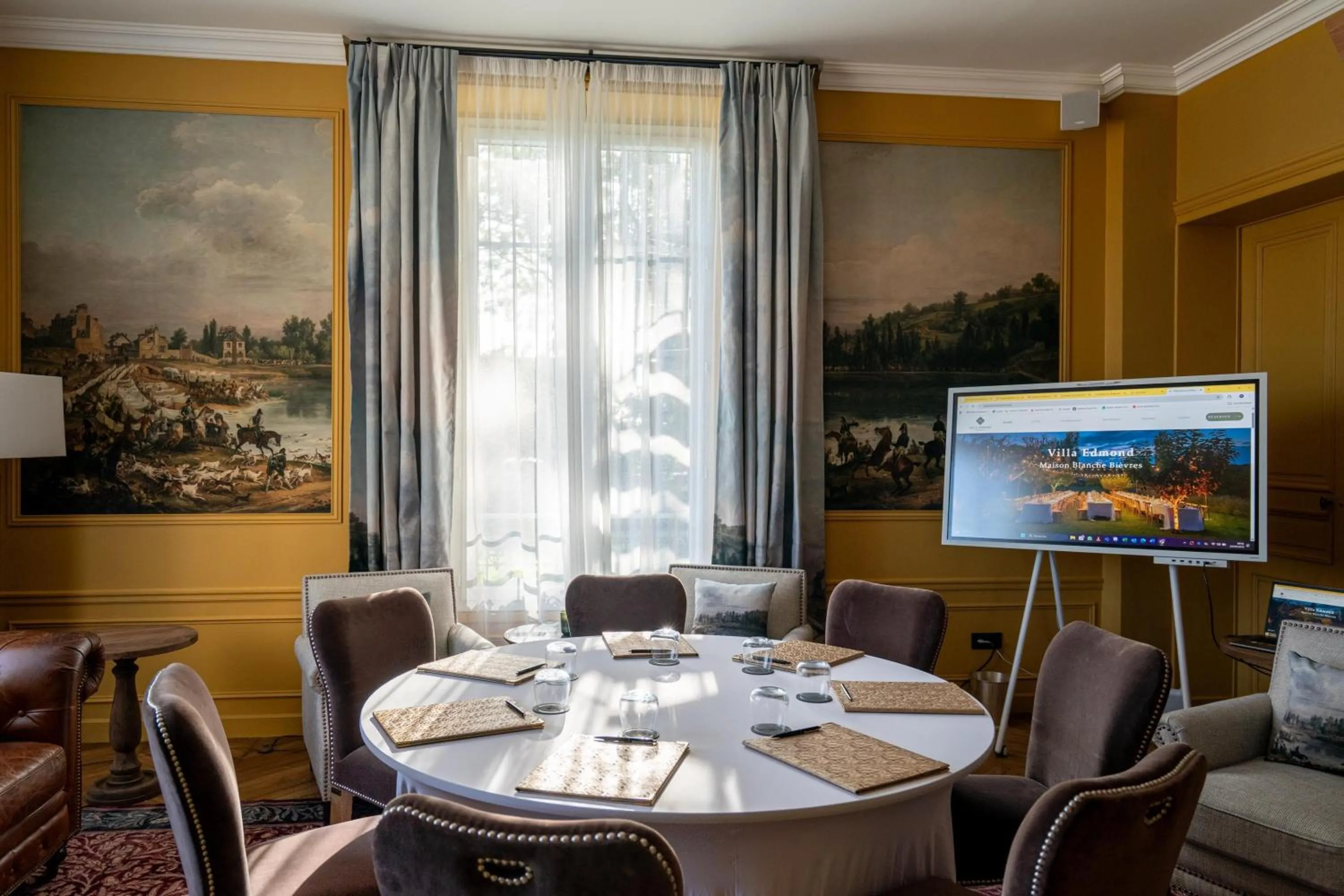 Meeting/conference room in Villa Edmond Hôtel & Spa - Maison Blanche Bièvres