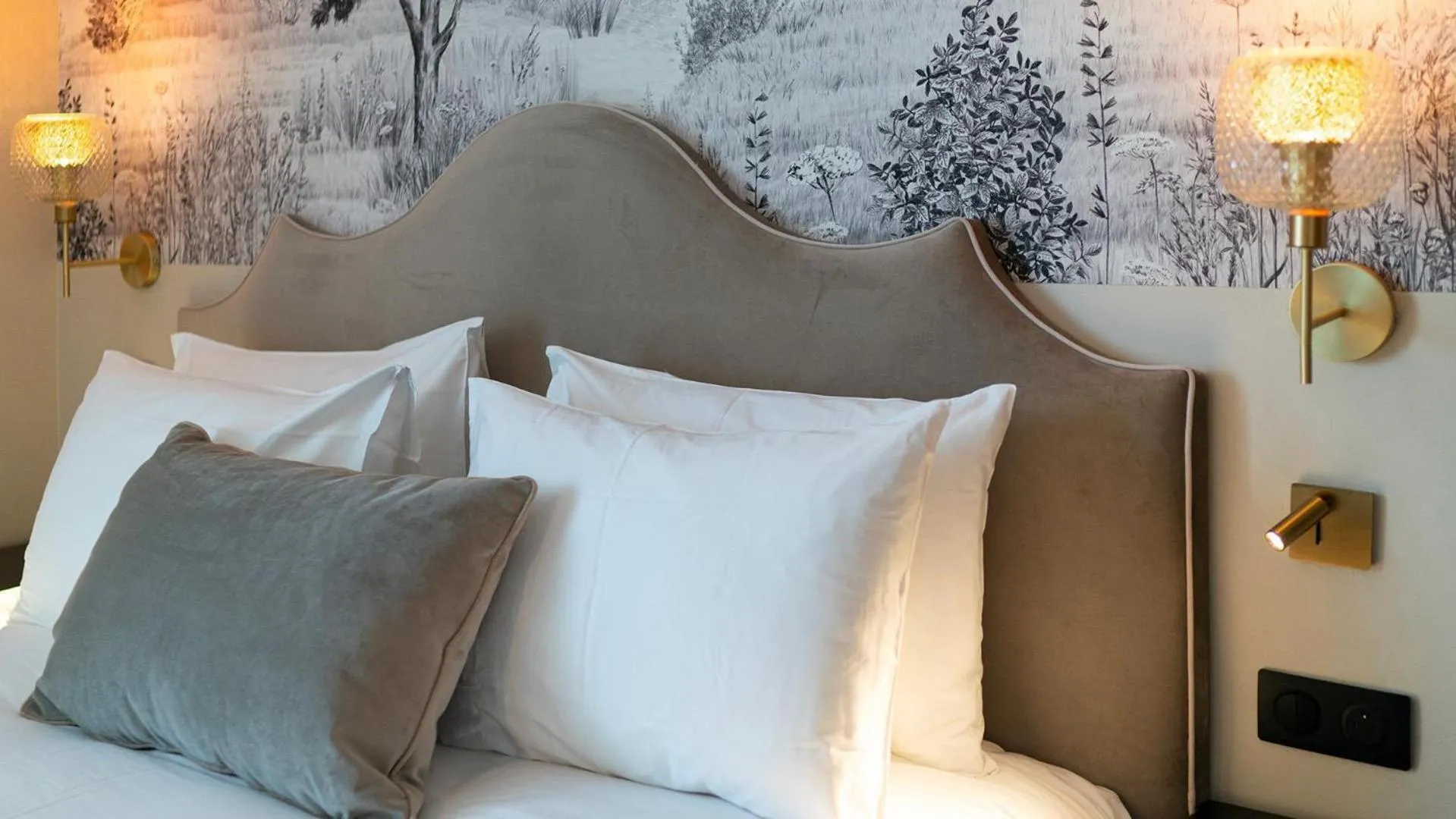 Bedroom, Bed in Villa Edmond Hôtel & Spa - Maison Blanche Bièvres