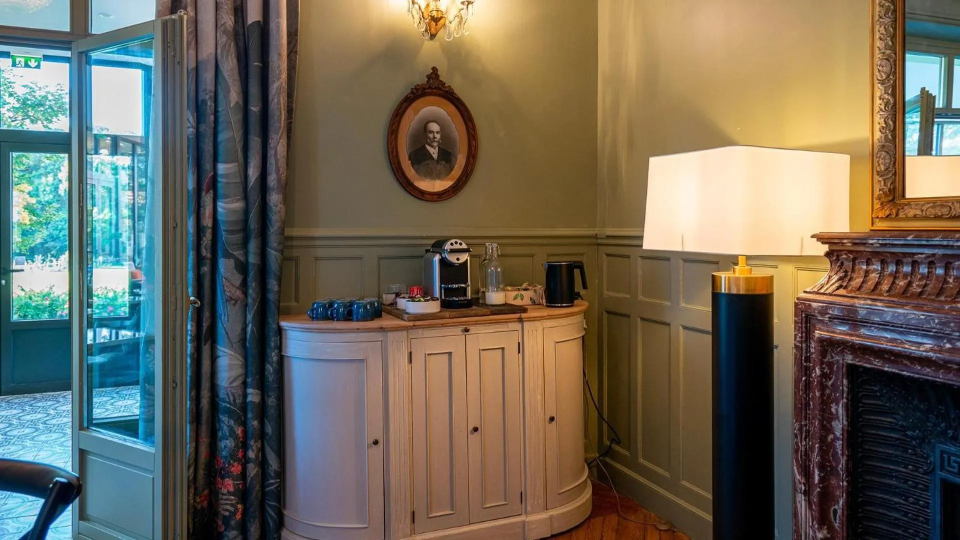 Lobby or reception in Villa Edmond Hôtel & Spa - Maison Blanche Bièvres