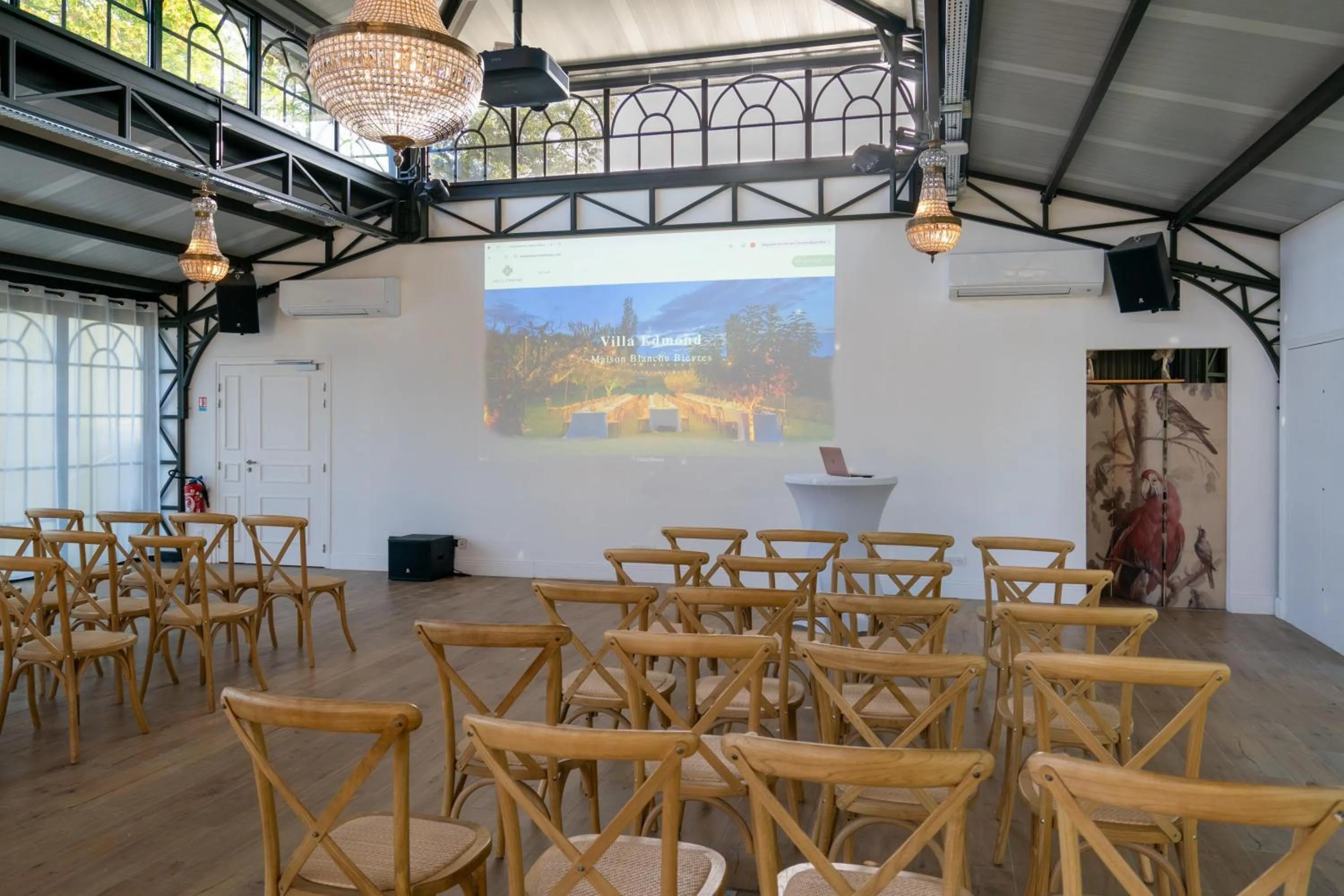 Meeting/conference room in Villa Edmond Hôtel & Spa - Maison Blanche Bièvres