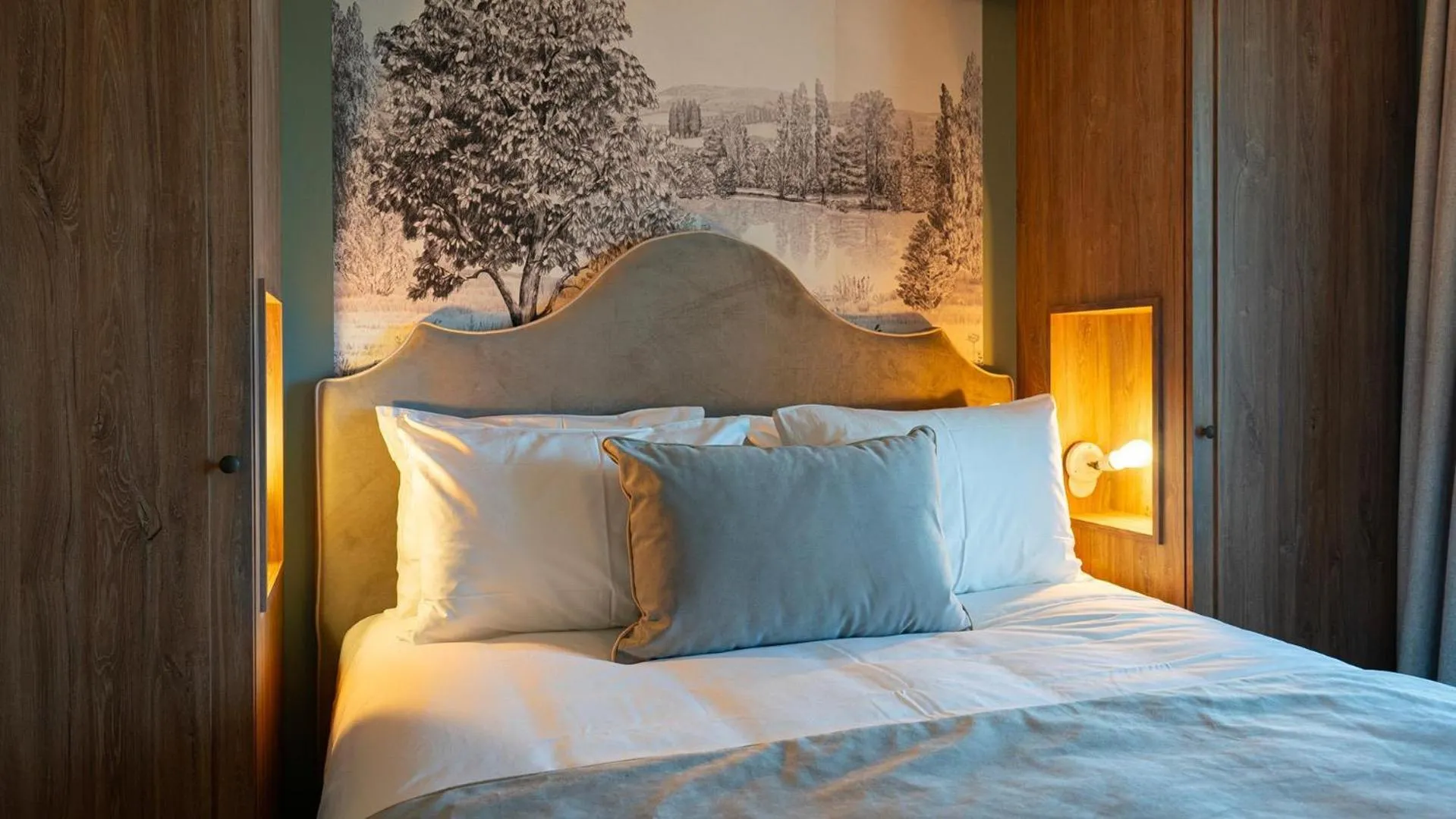 Bedroom, Bed in Villa Edmond Hôtel & Spa - Maison Blanche Bièvres