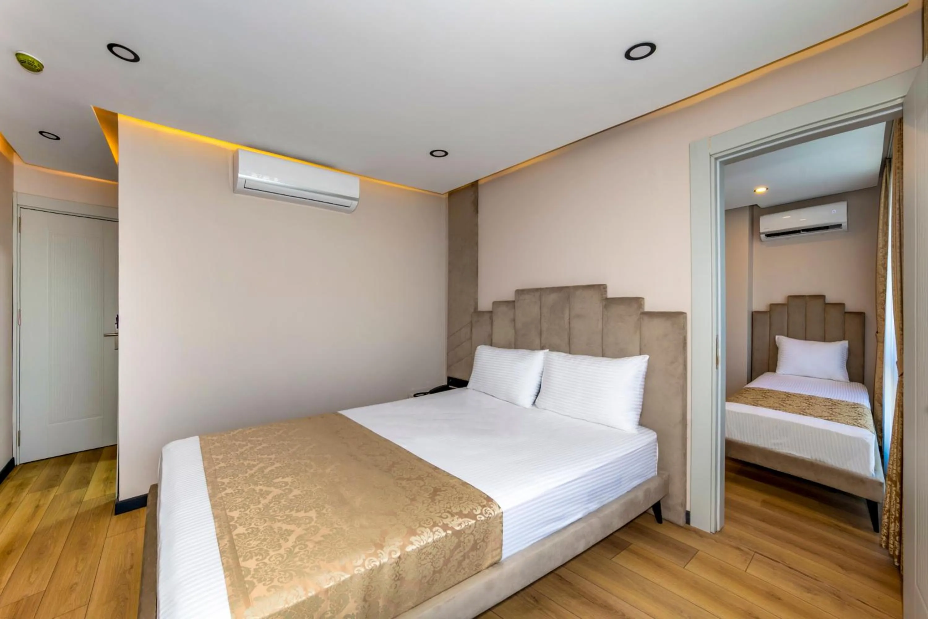 Photo of the whole room, Bed in HillTown Airport Hotel & Restaurant