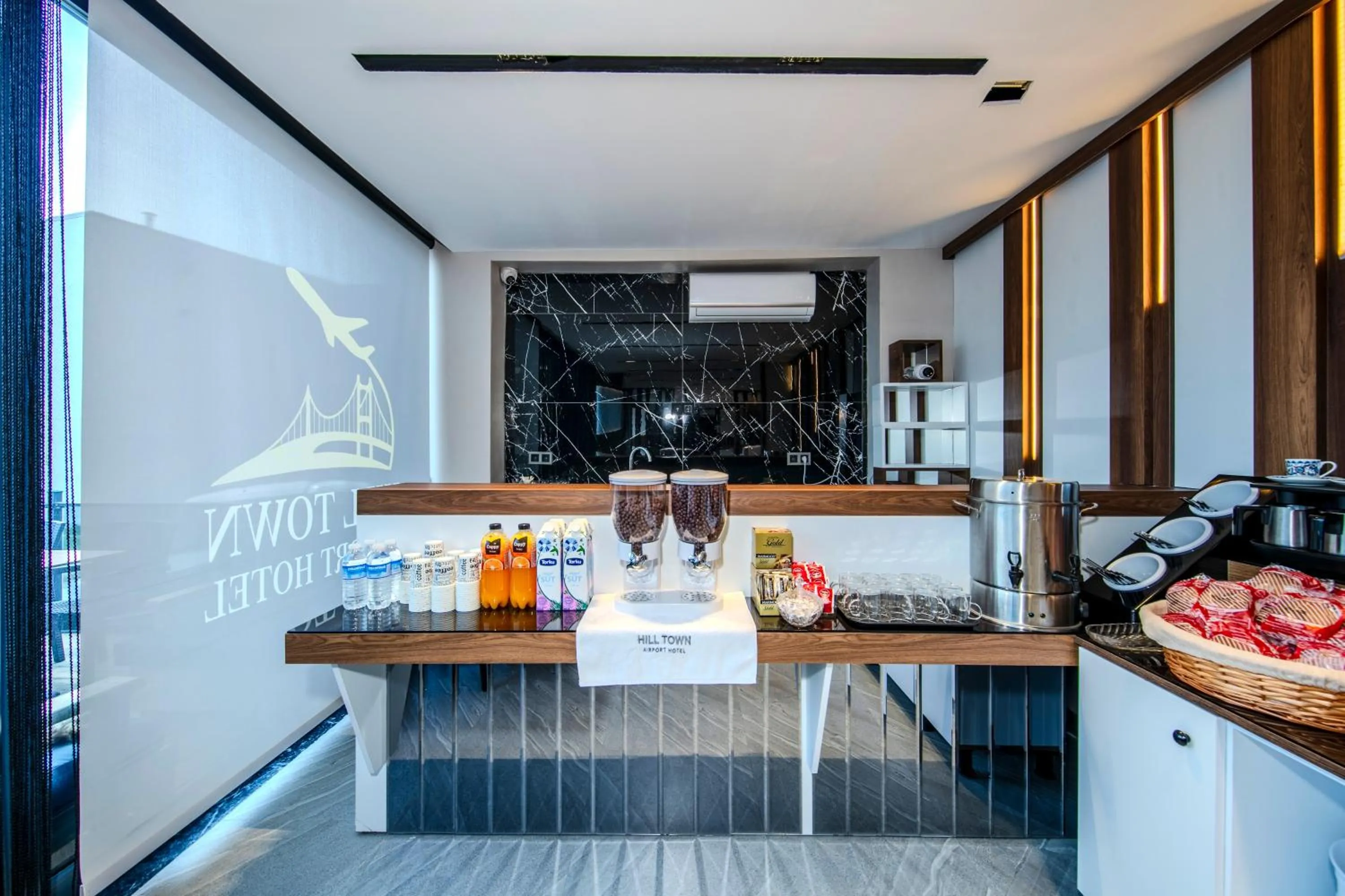 Restaurant/places to eat in Hilltown Airport Hotel & Restaurant