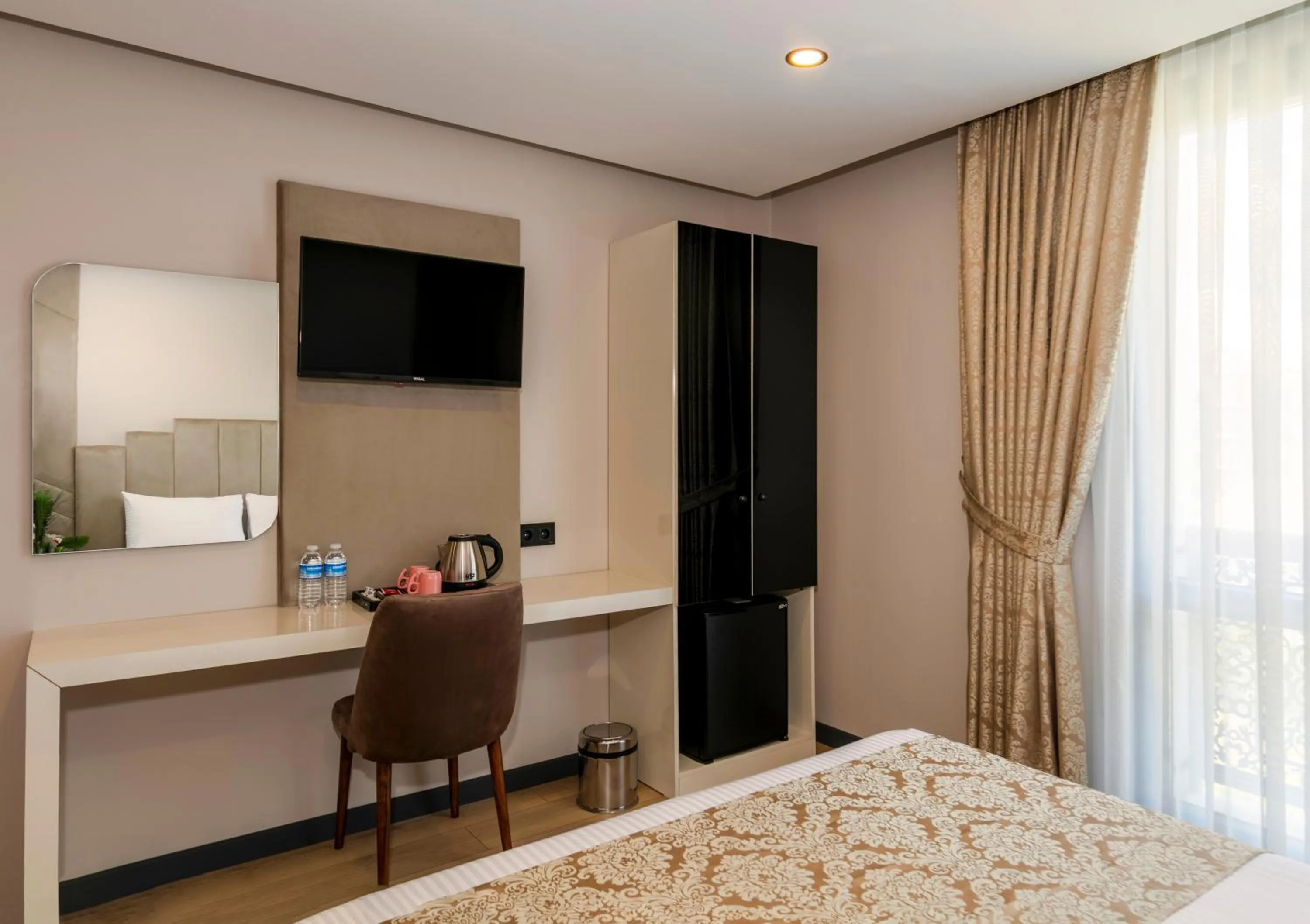 Photo of the whole room, Bed in HillTown Airport Hotel & Restaurant