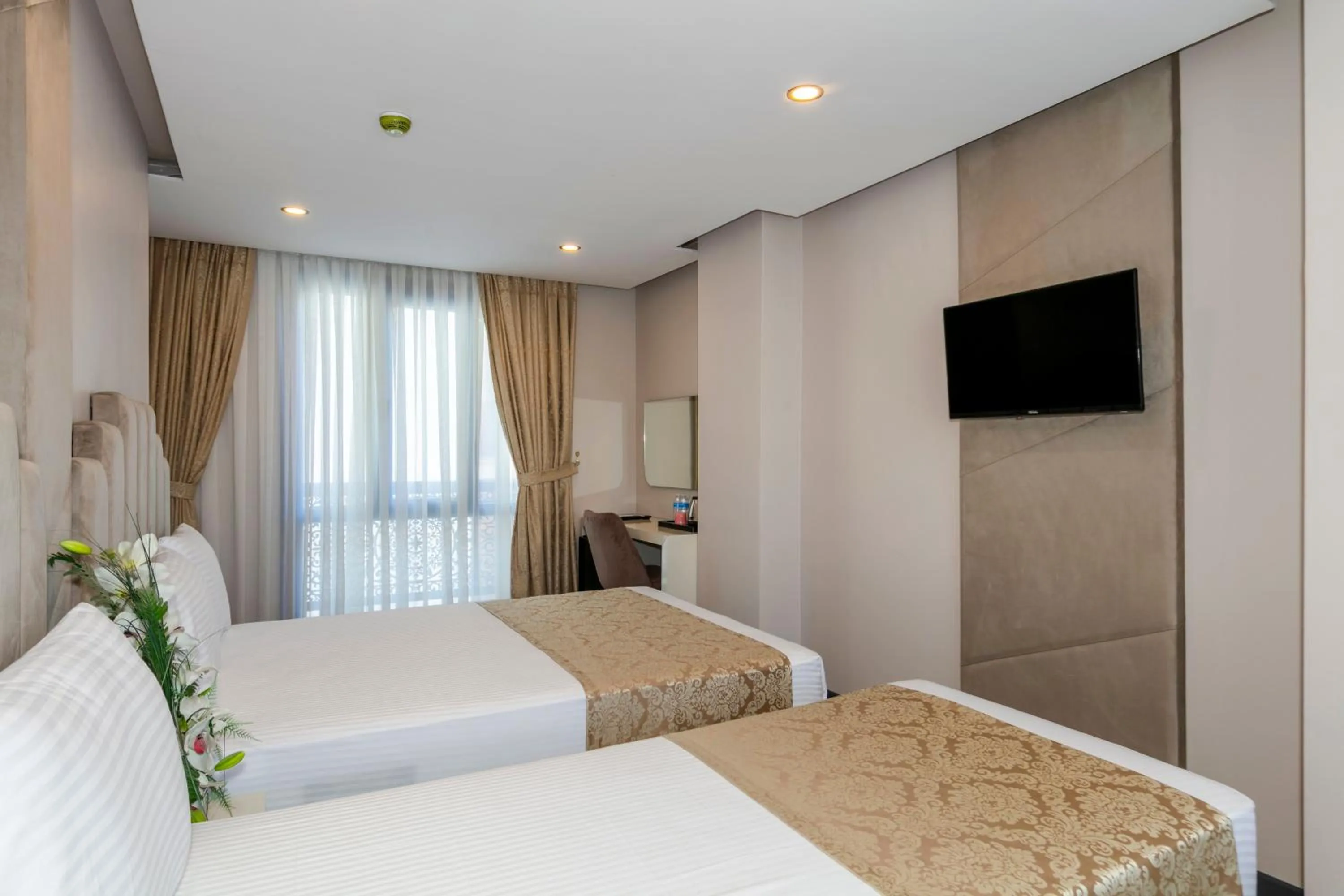 Photo of the whole room, Bed in HillTown Airport Hotel & Restaurant