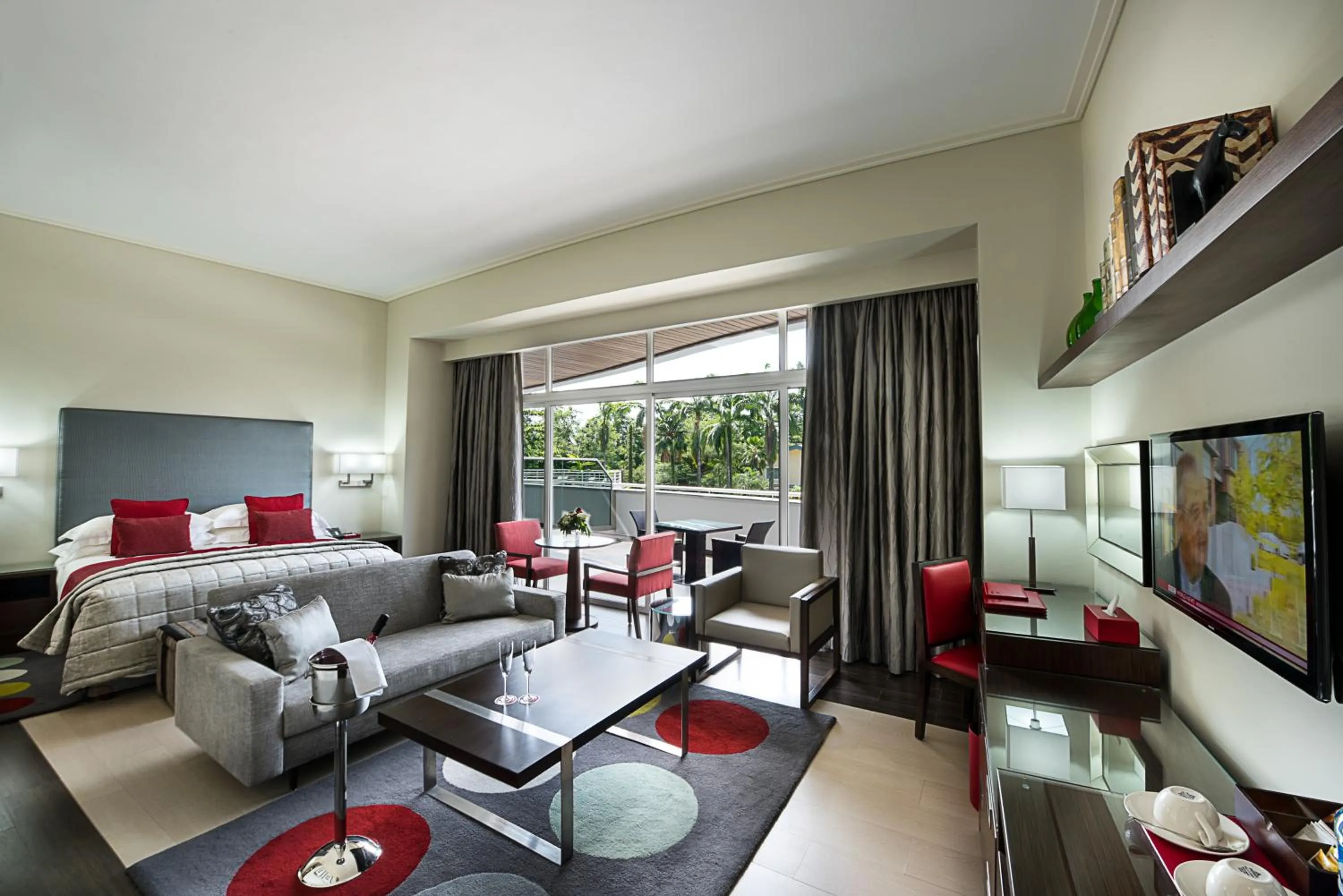 Seating area, Bed in The George Hotel