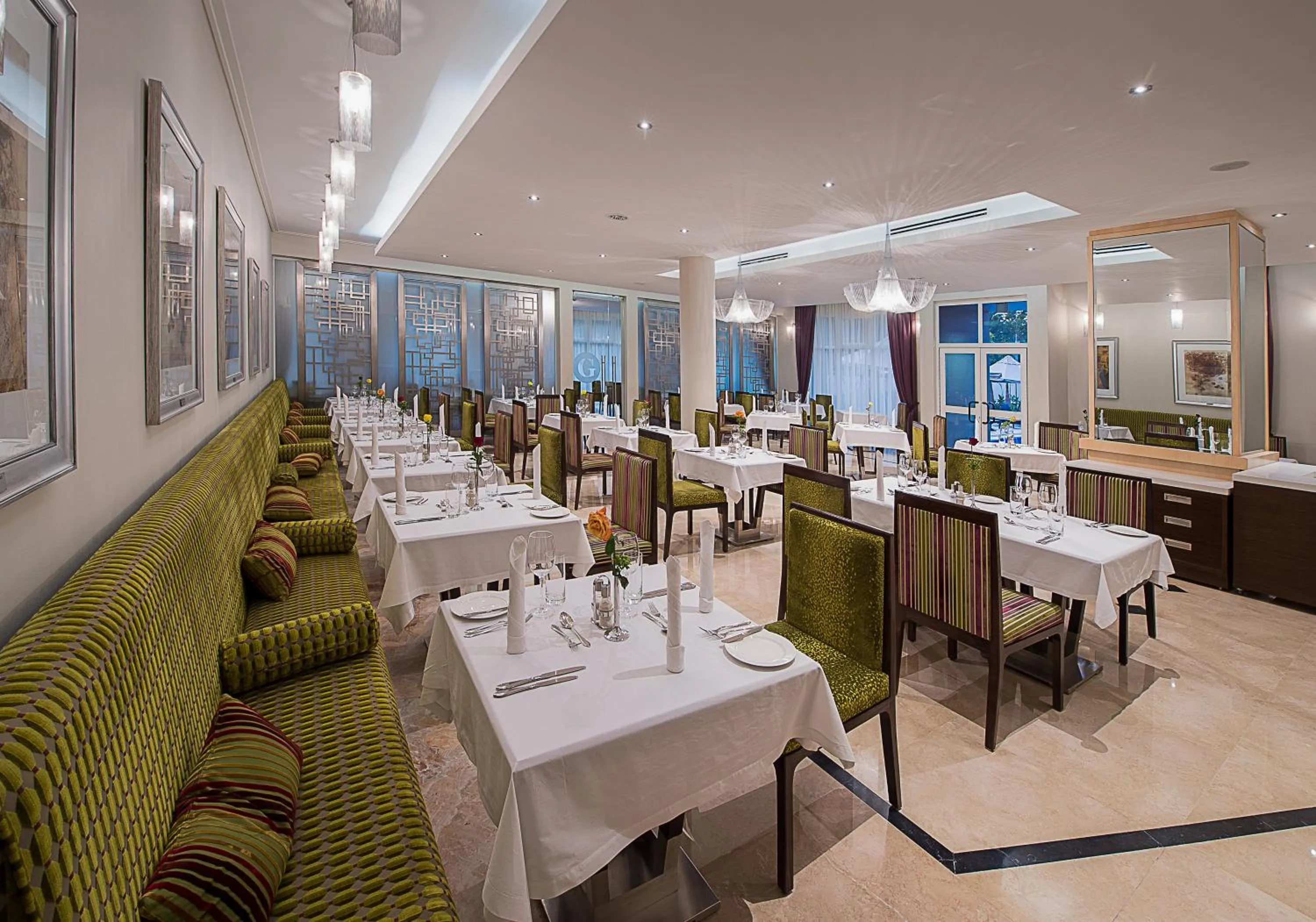 Restaurant/places to eat in The George Hotel