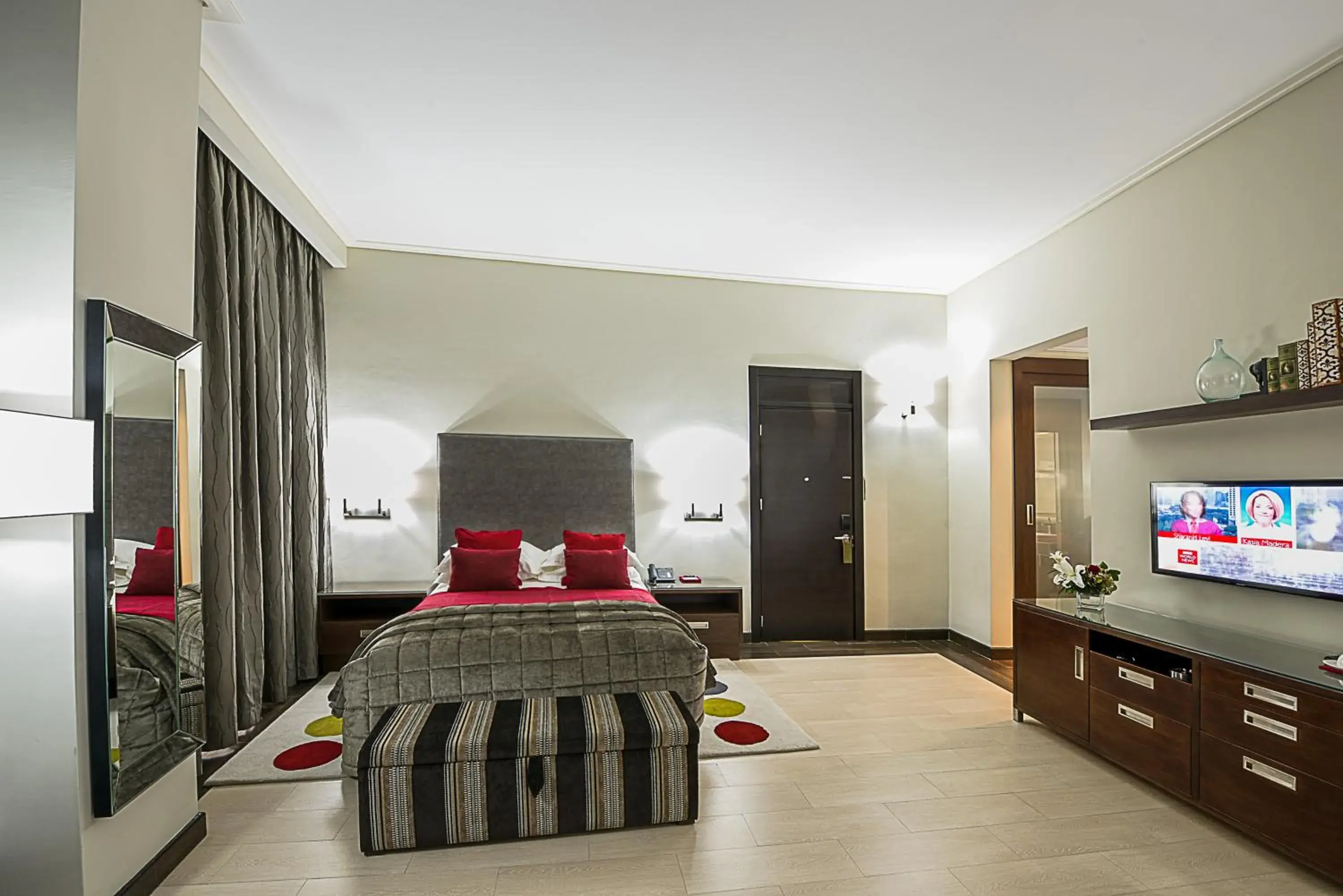 Photo of the whole room, Bed in The George Hotel Photo of the whole room, Bed in The George Hotel