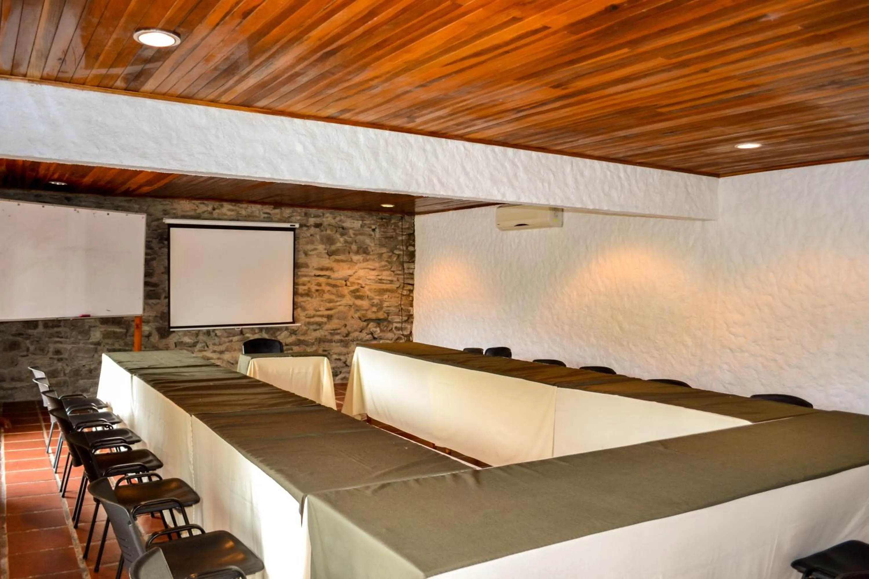 Business facilities in Termales del Bosque & Hot Springs