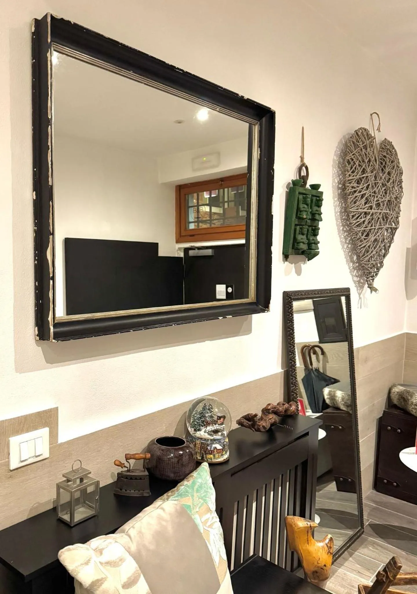 Decorative detail in B&B Fortuny