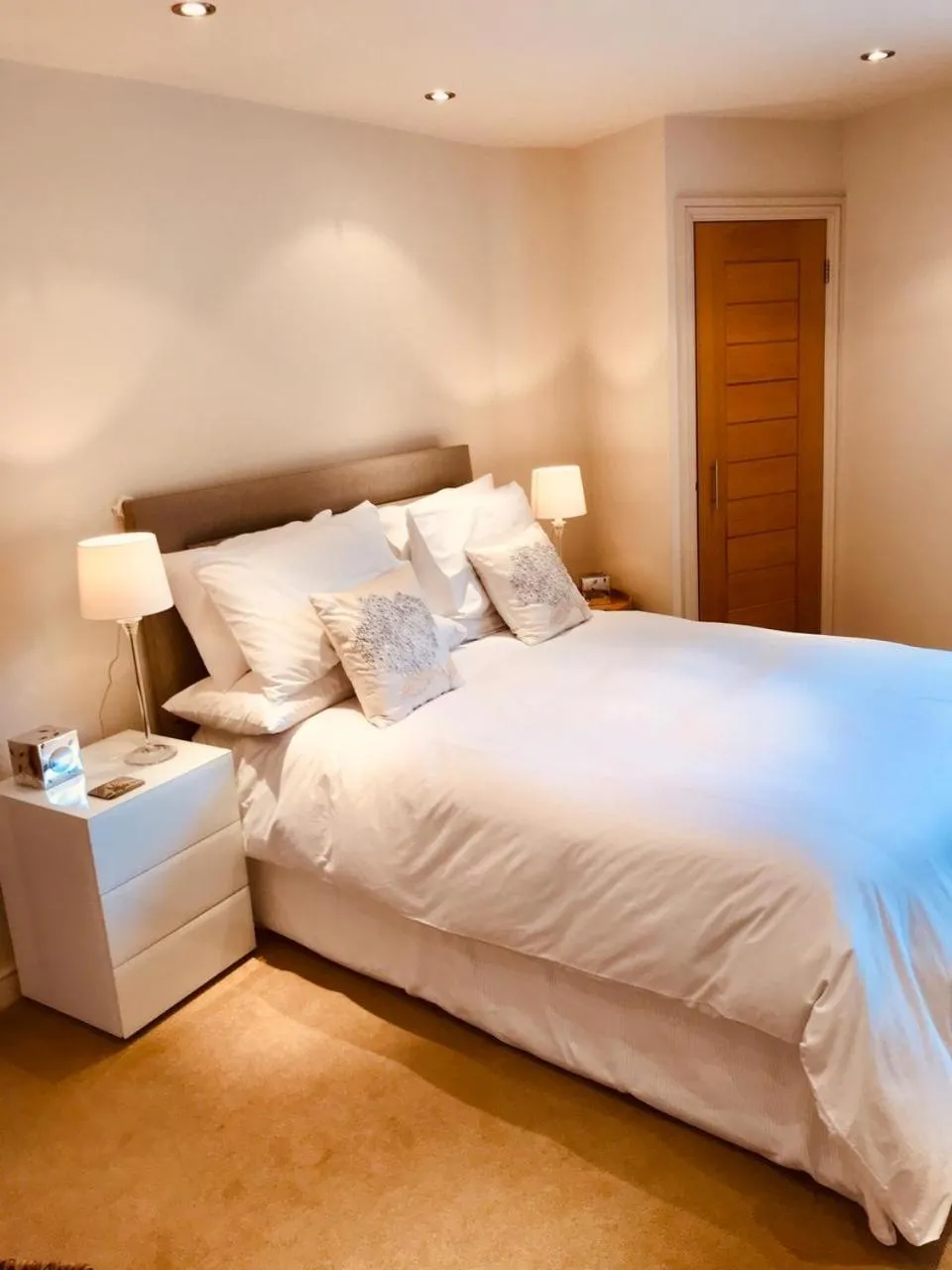 Bedroom, Bed in College View