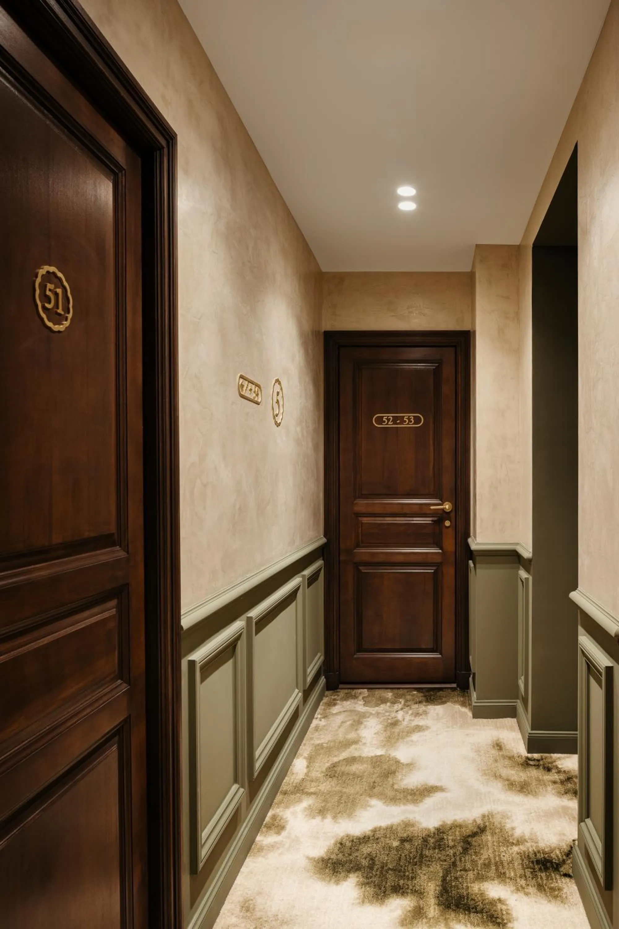 Decorative detail in Léon Hôtel