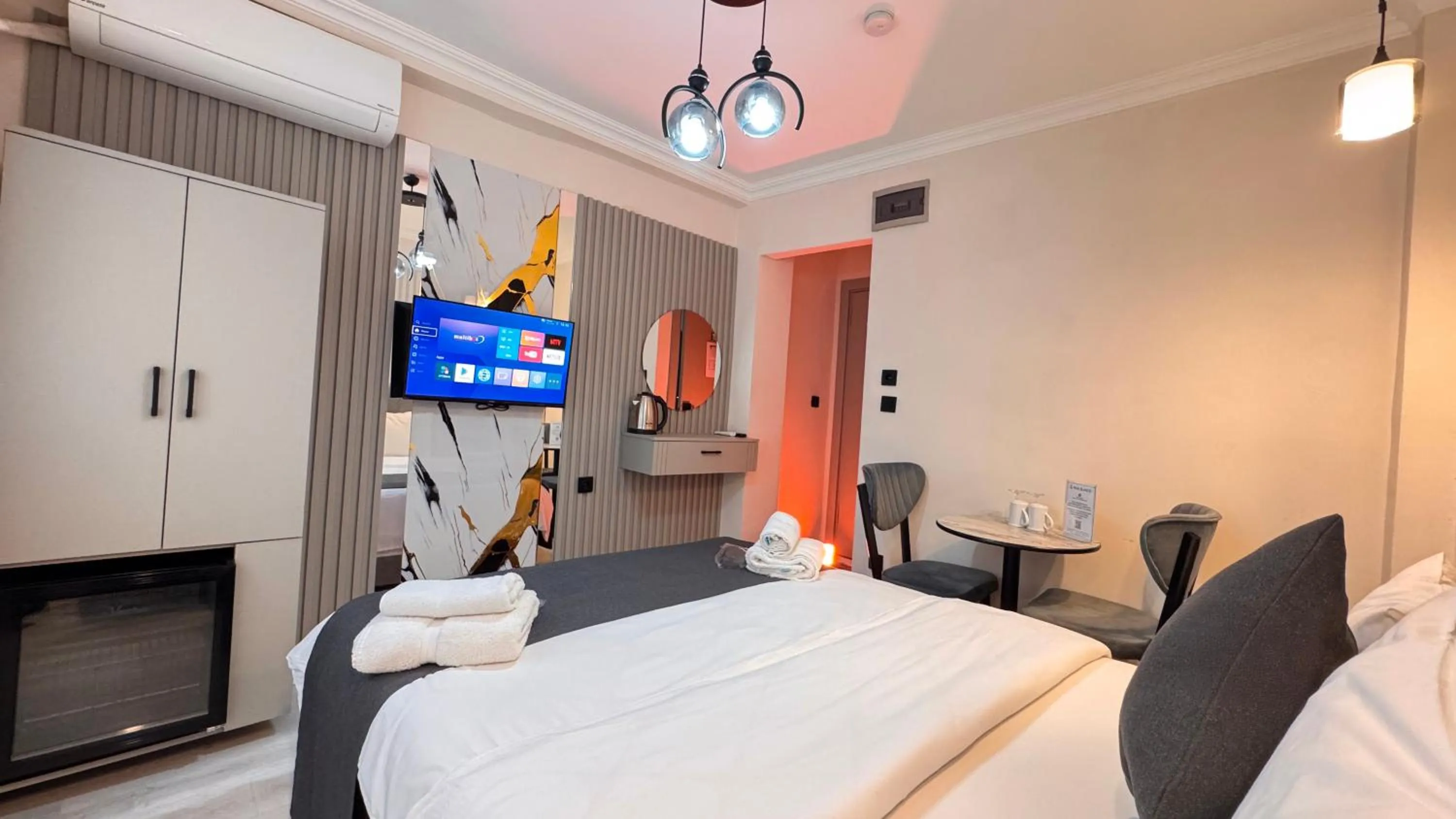 Photo of the whole room, Bed in Mar Blanco Hotel