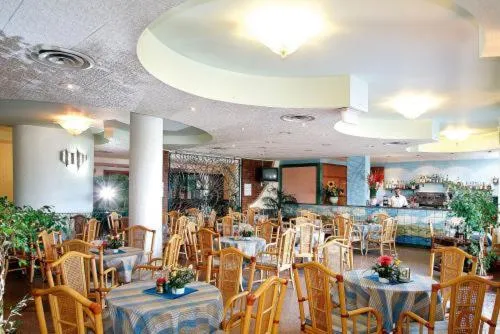 Restaurant/places to eat in Sporting Baia Hotel