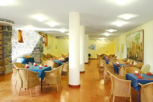 Restaurant/places to eat in Sporting Baia Hotel