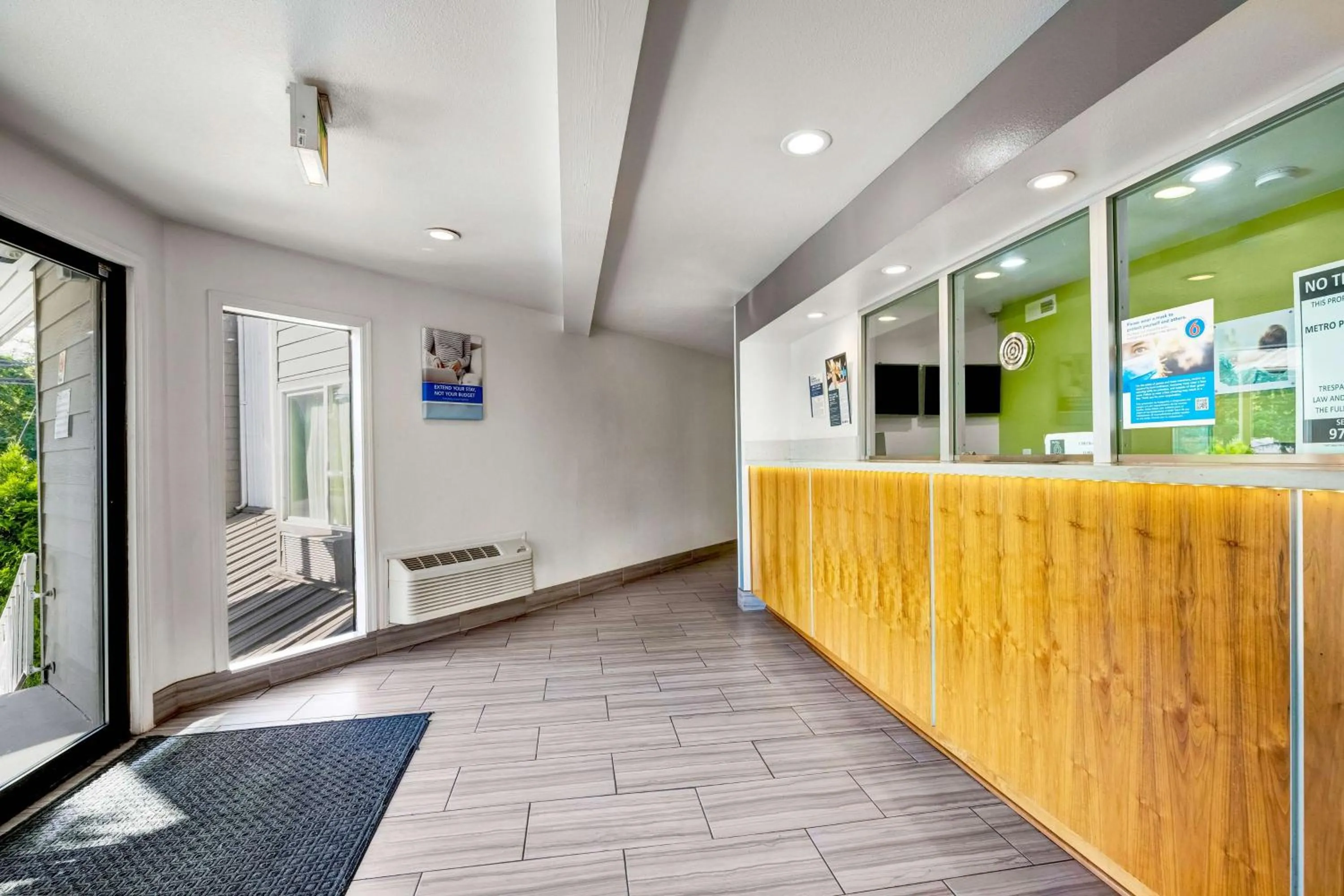 Lobby or reception in Studio 6-Portland, OR