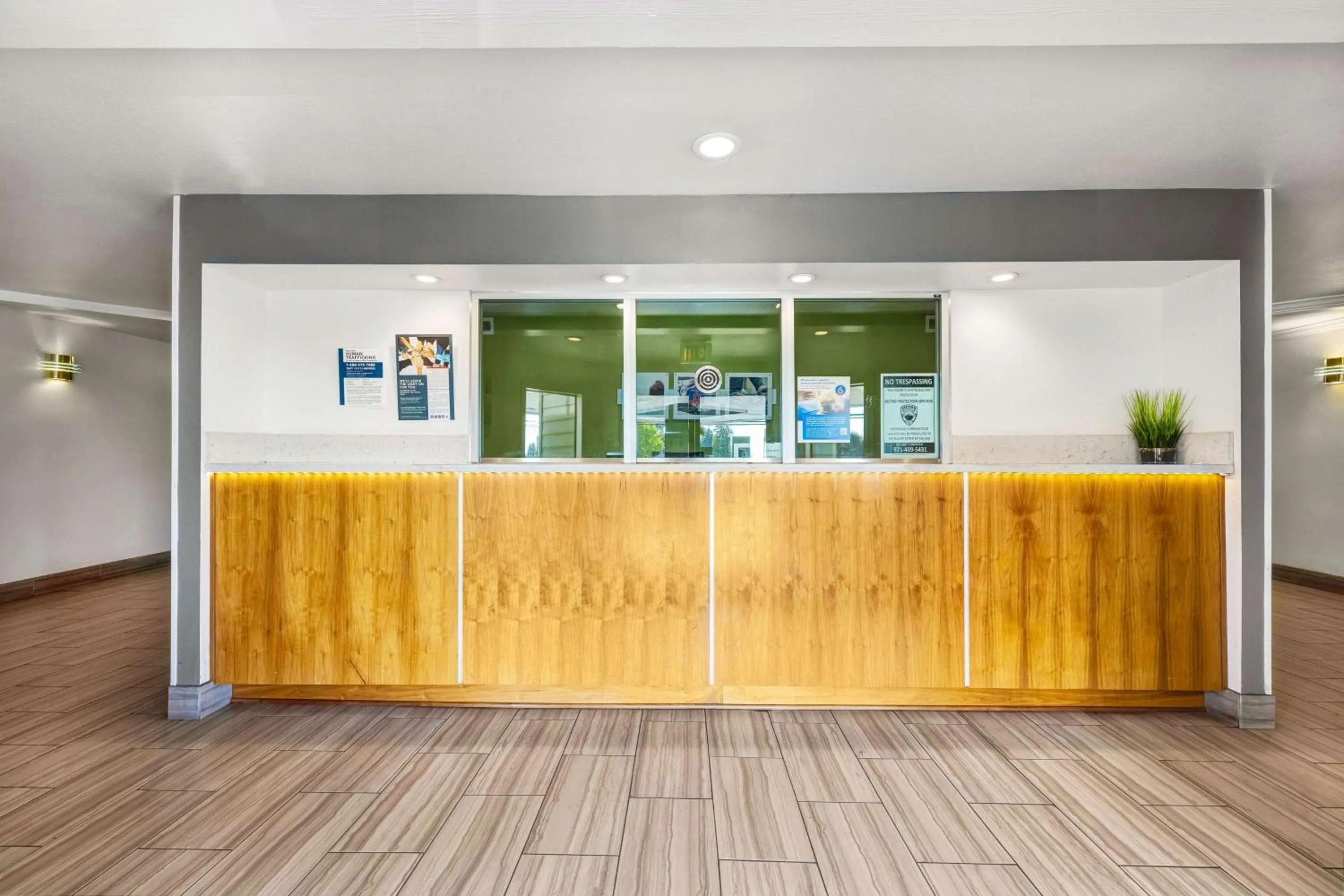 Lobby or reception in Studio 6-Portland, OR