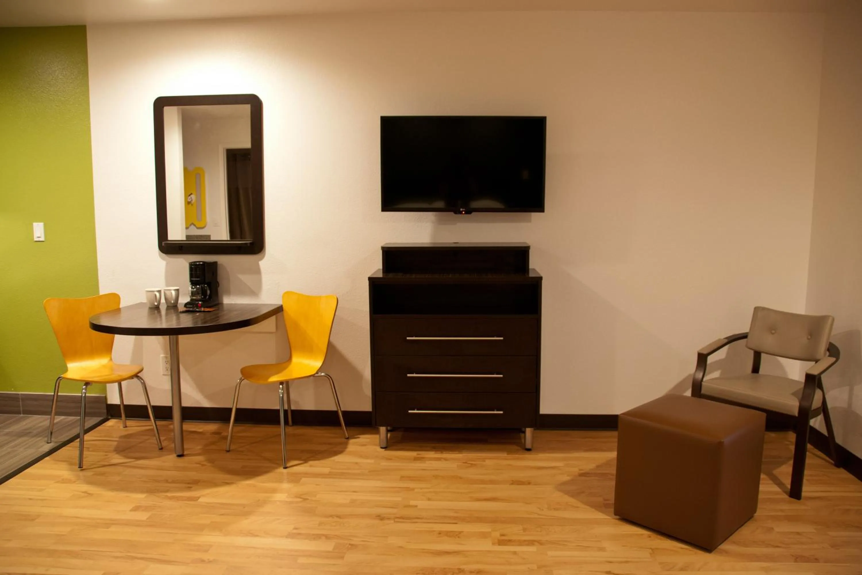 Bedroom in Studio 6-Portland, OR