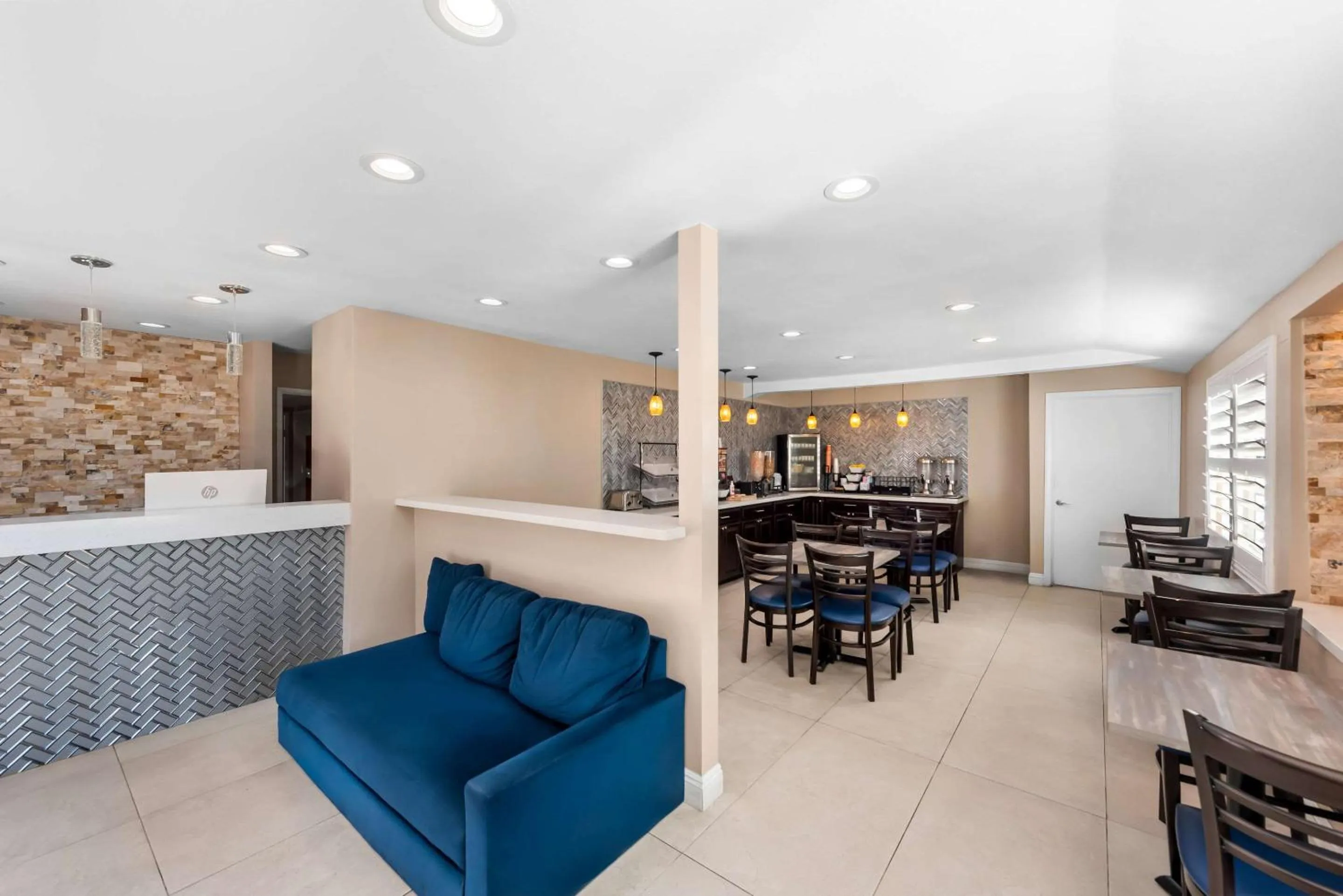 Lobby or reception in SureStay Plus Hotel by Best Western Chula Vista West