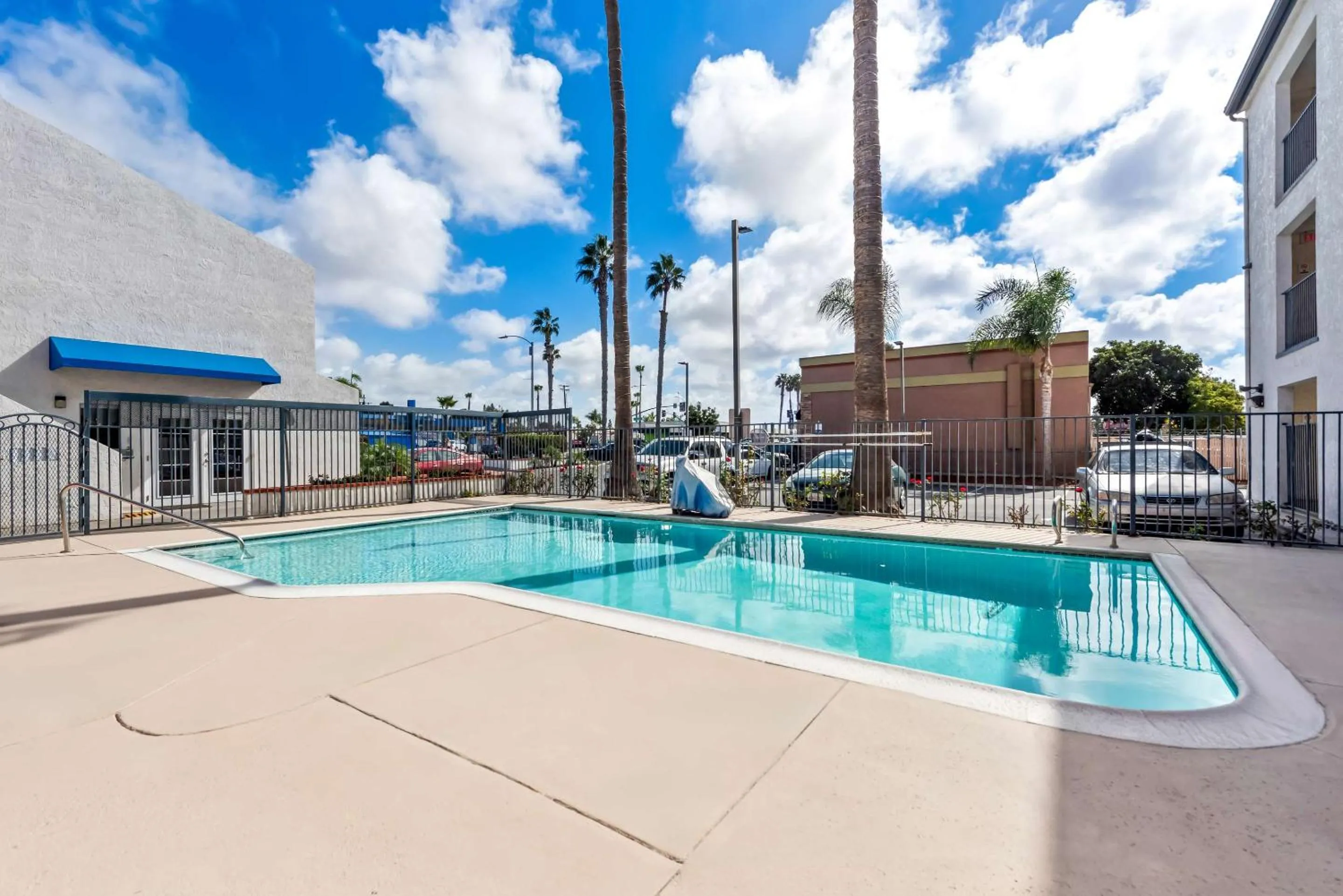 Swimming pool in Quality Inn San Diego South - Chula Vista
