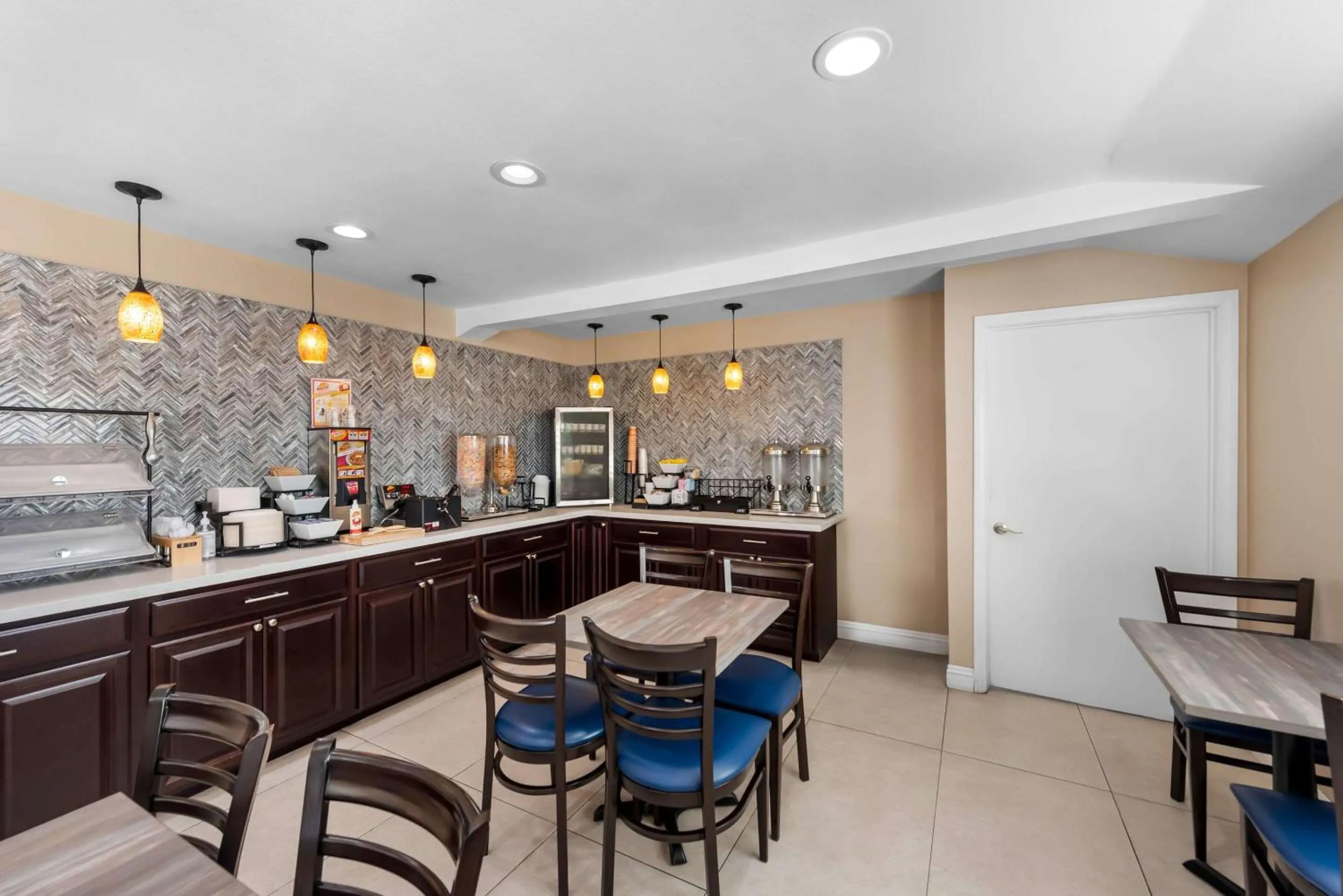 Breakfast in SureStay Plus Hotel by Best Western Chula Vista West