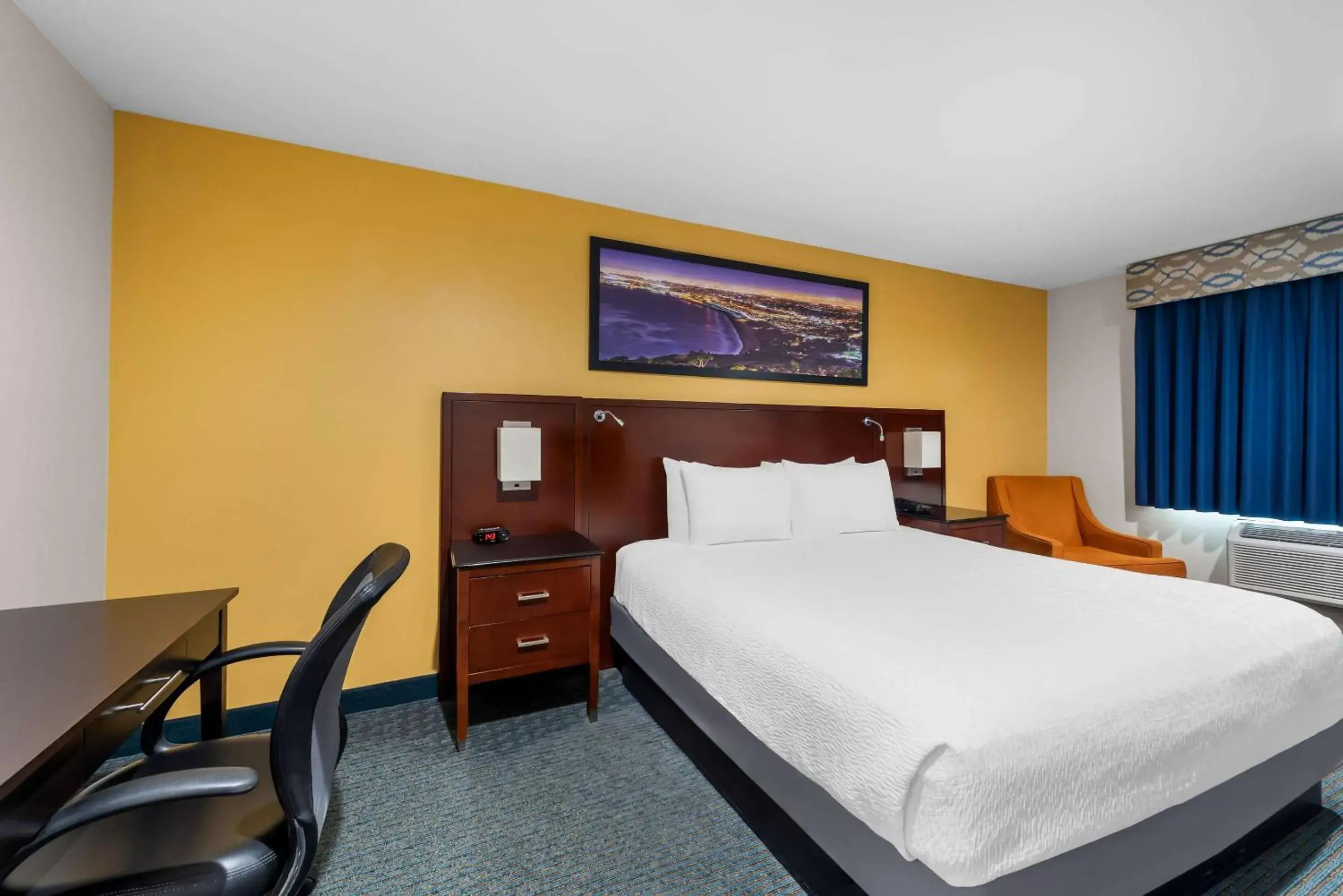 Bedroom, Bed in SureStay Plus Hotel by Best Western Chula Vista West Bedroom, Bed in SureStay Plus Hotel by Best Western Chula Vista West