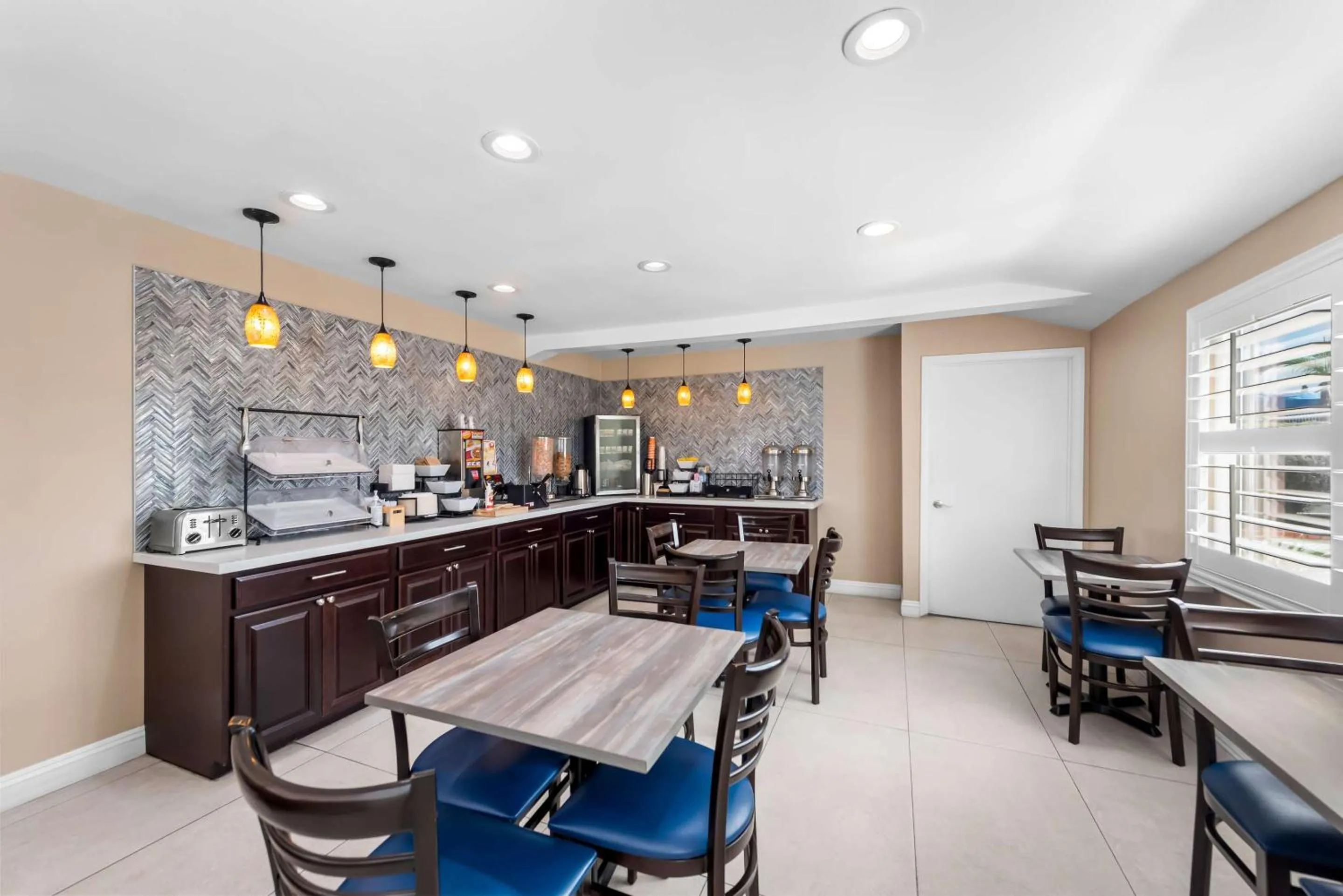 Breakfast in Quality Inn San Diego South - Chula Vista