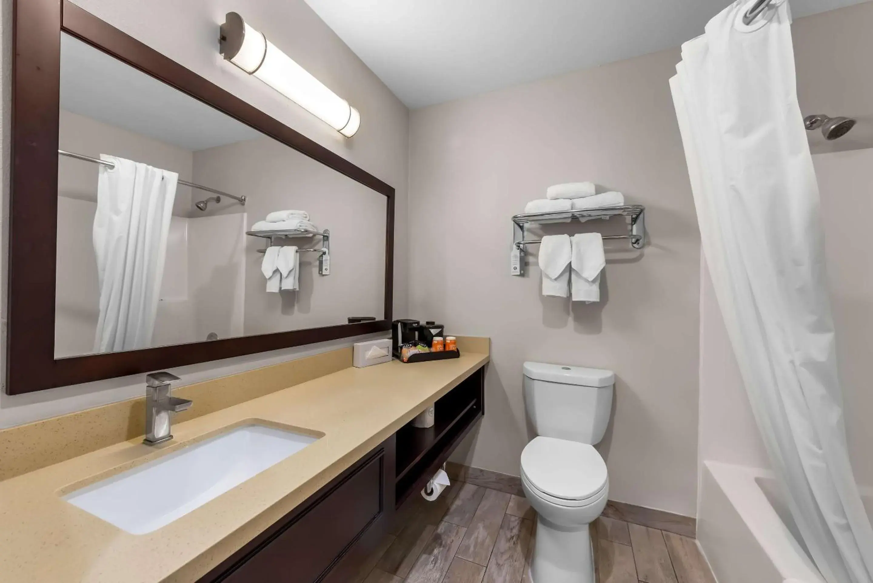 Bedroom in Quality Inn San Diego South - Chula Vista Bedroom in Quality Inn San Diego South - Chula Vista