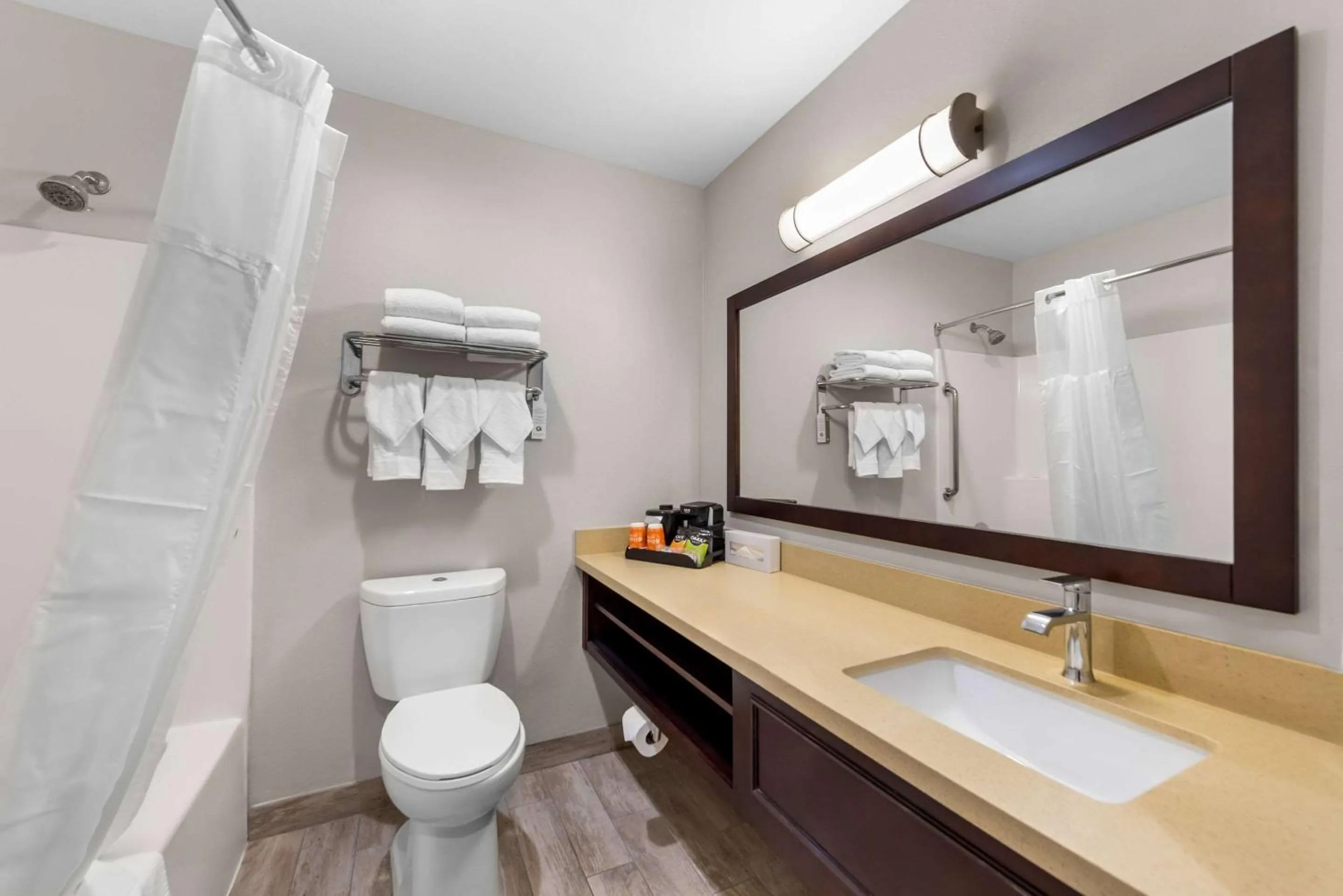 Bedroom in SureStay Plus Hotel by Best Western Chula Vista West