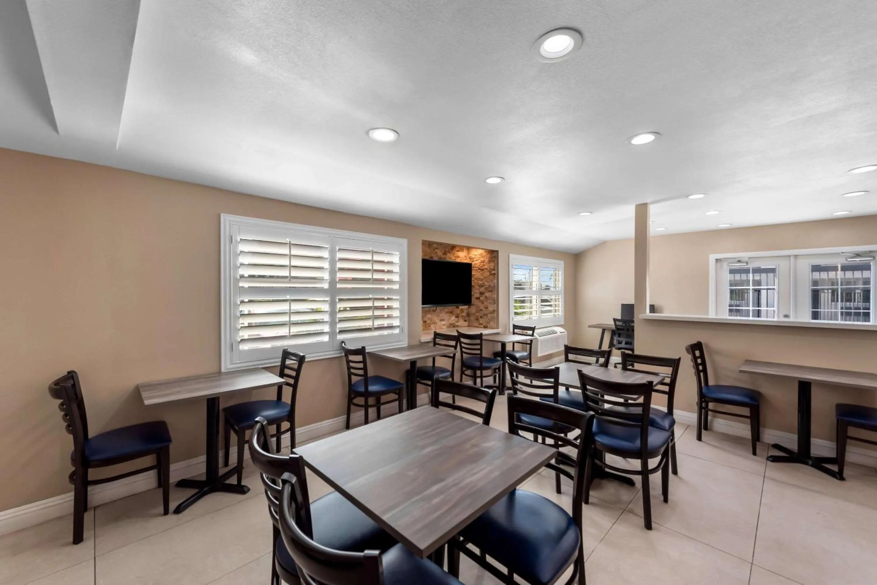 Breakfast in SureStay Plus Hotel by Best Western Chula Vista West