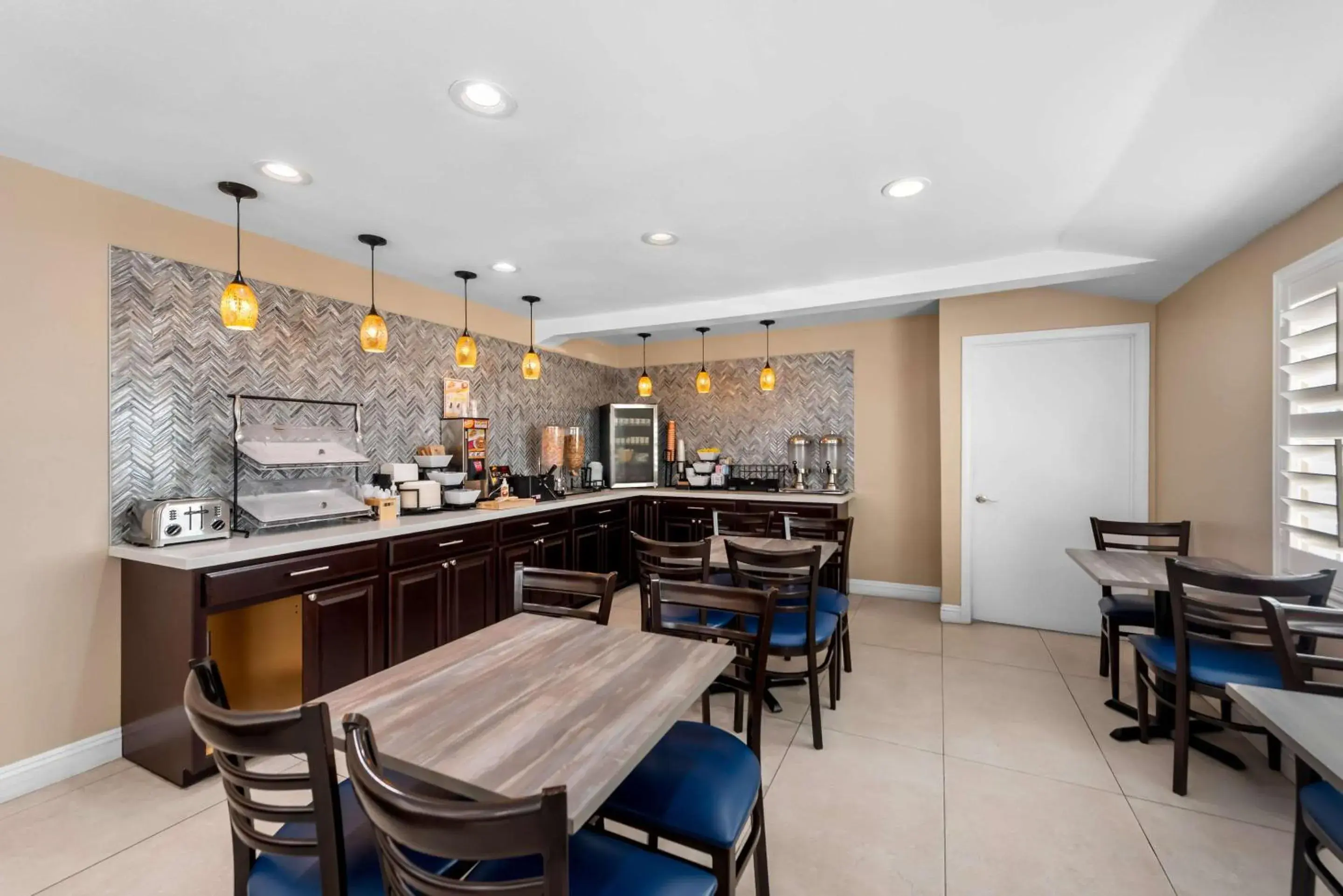 Breakfast in SureStay Plus Hotel by Best Western Chula Vista West Breakfast in SureStay Plus Hotel by Best Western Chula Vista West